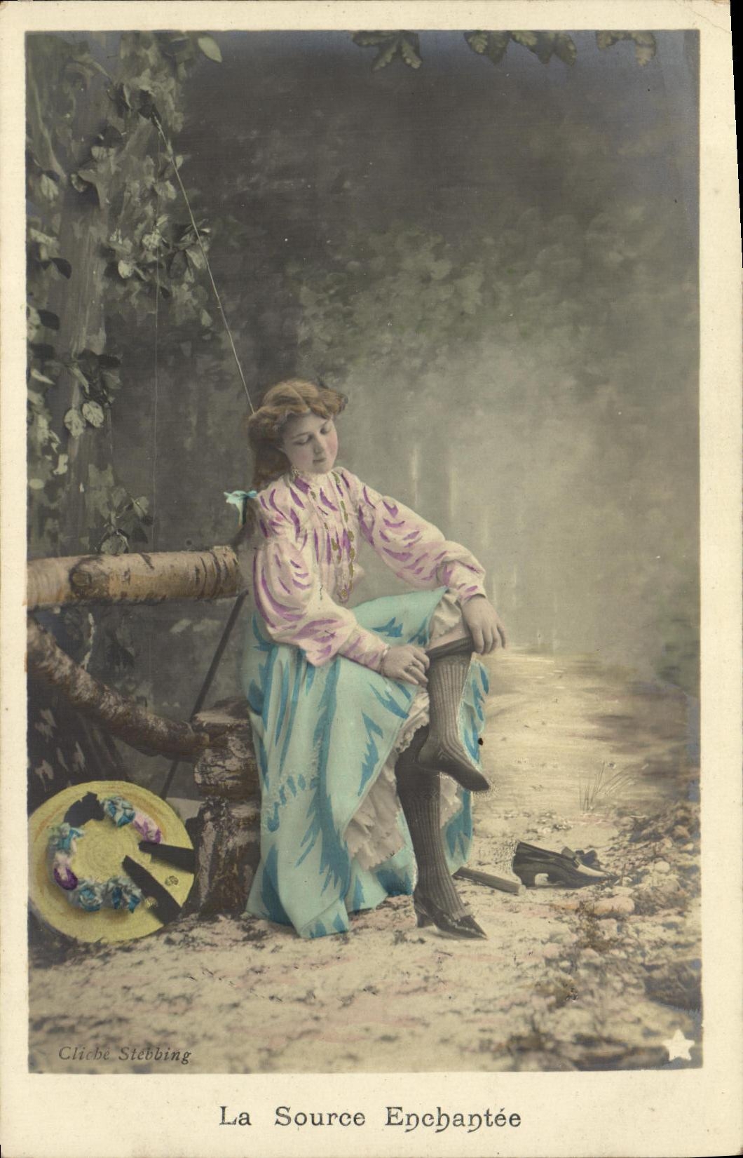 CPA Fantaisie Femme La source enchantee