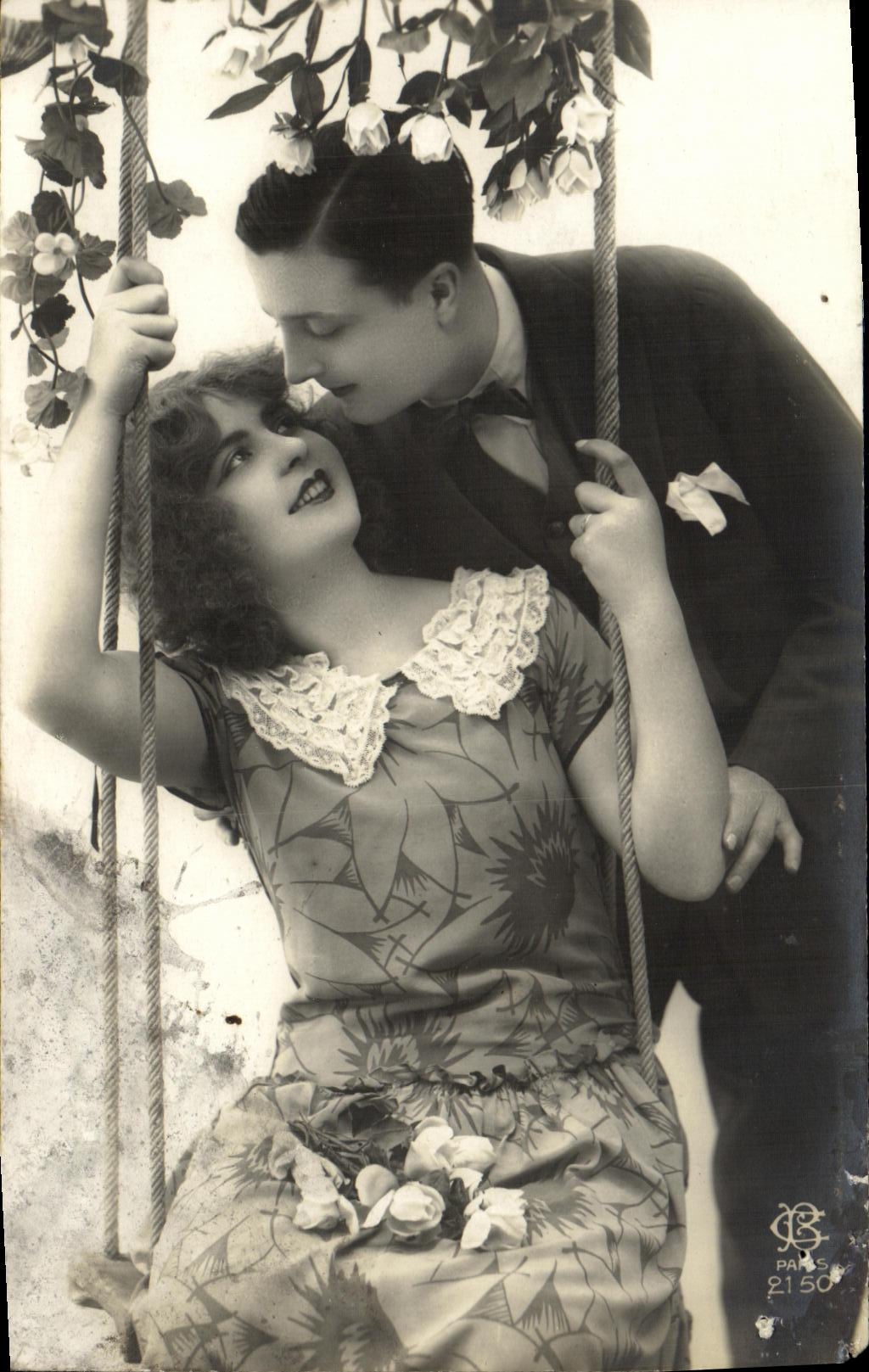 CPA Fantaisie Femme Balancoire