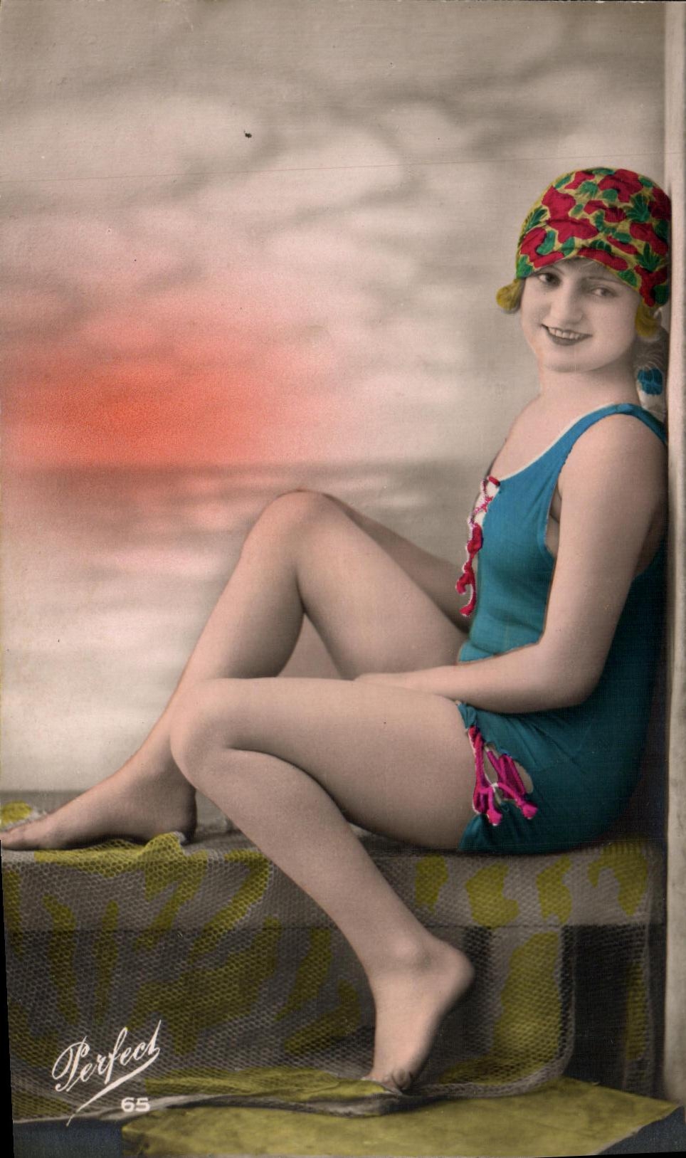 CPA Fantaisie Femme Maillot de bain 