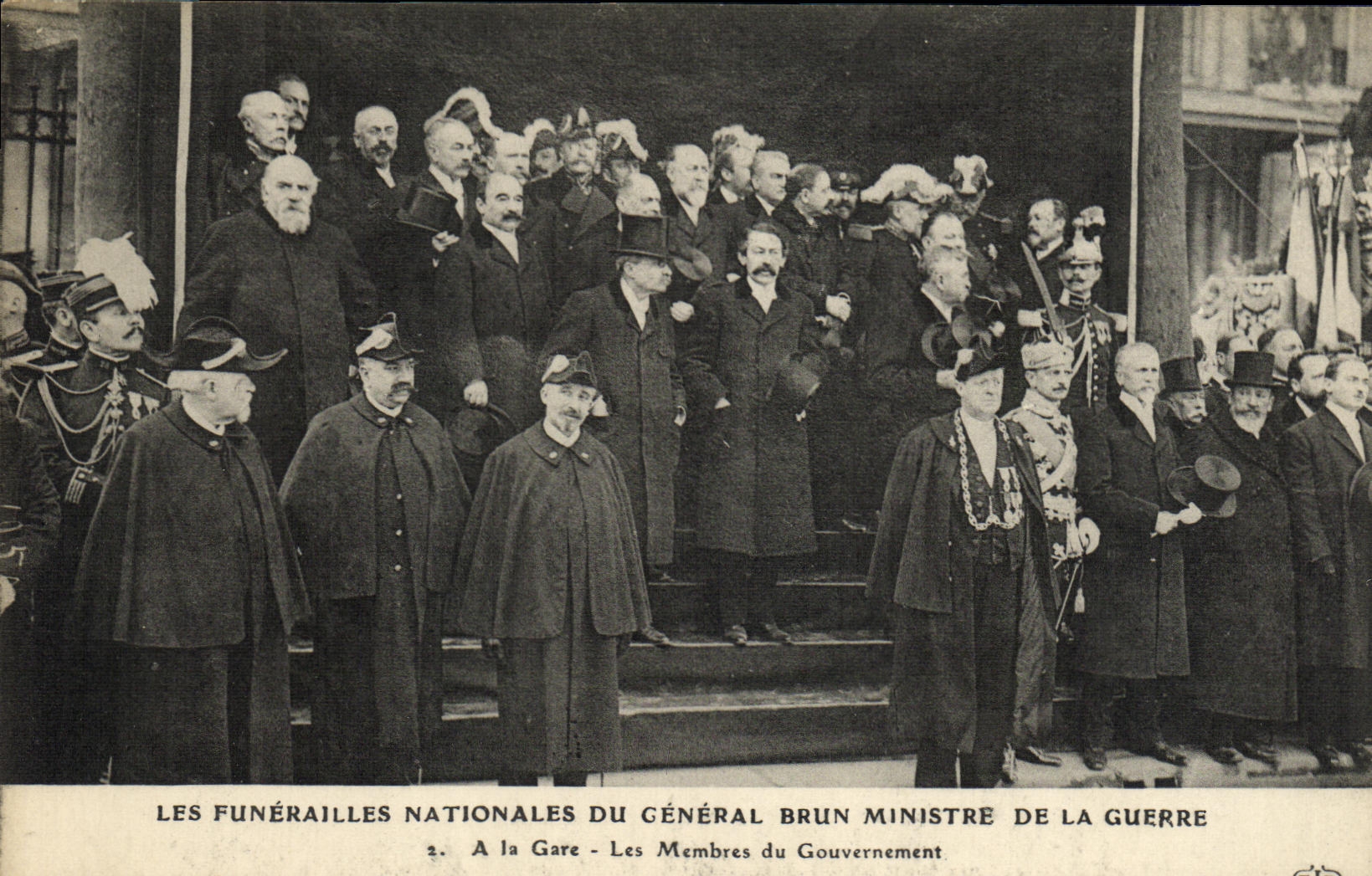 Antionales fúnebres políticos de la POSTAL de la VENDIMIA de general Brown Minsitre de la guerra en los miembros de la estación del gobierno de Militaria