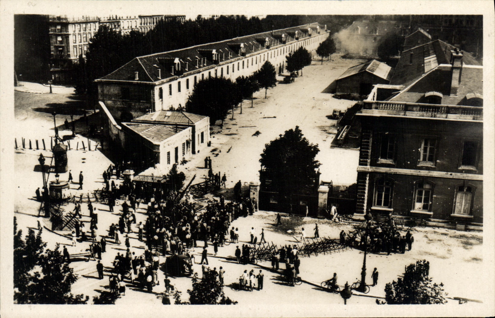 CPM Militaria 2eme guerre mondiale Liberation de Paris Prise de l'Ecole militaire