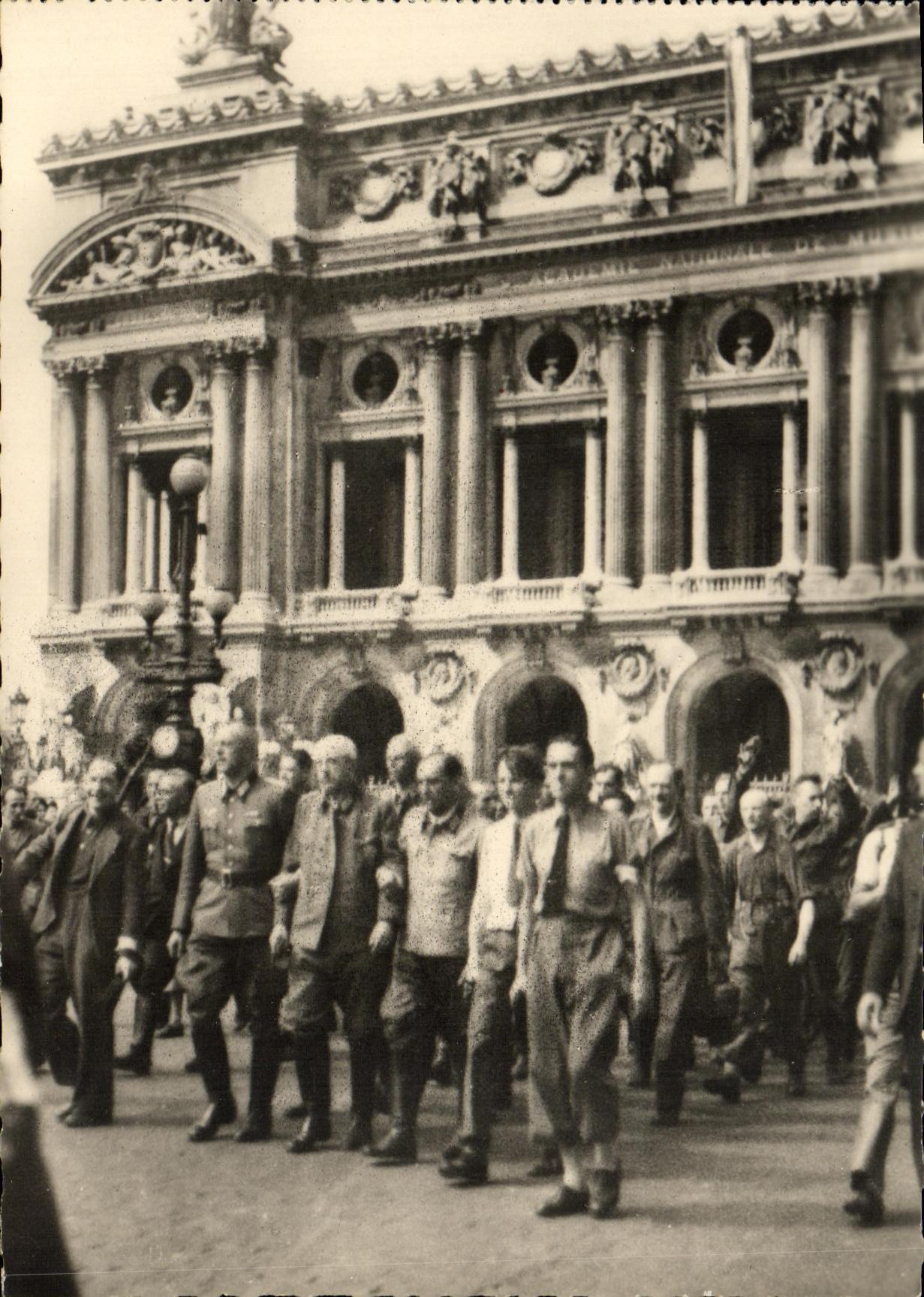 MODERN CARD Militaria 2nd world war Liberation of Paris Prisonniers German places Opera