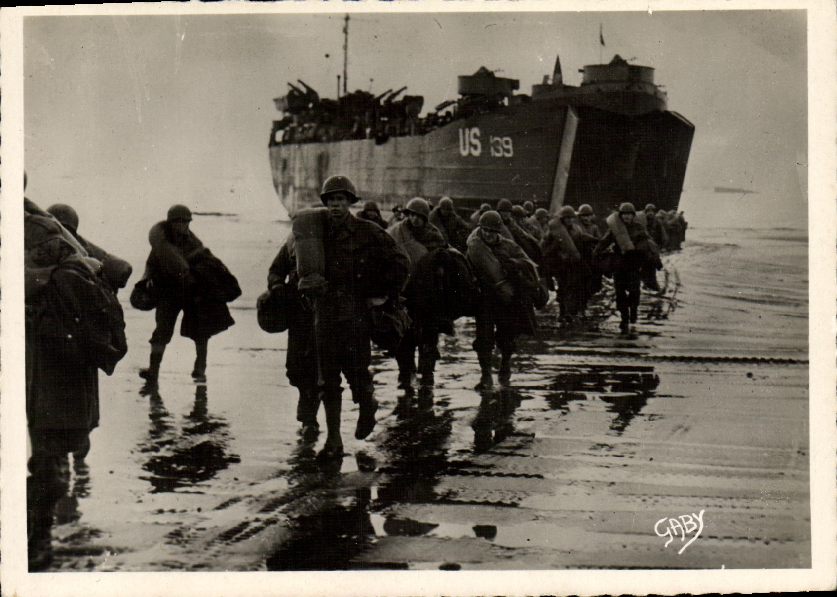 MODERN CARD Militaria 2nd world war Debarquement of Normandy the supply of combine