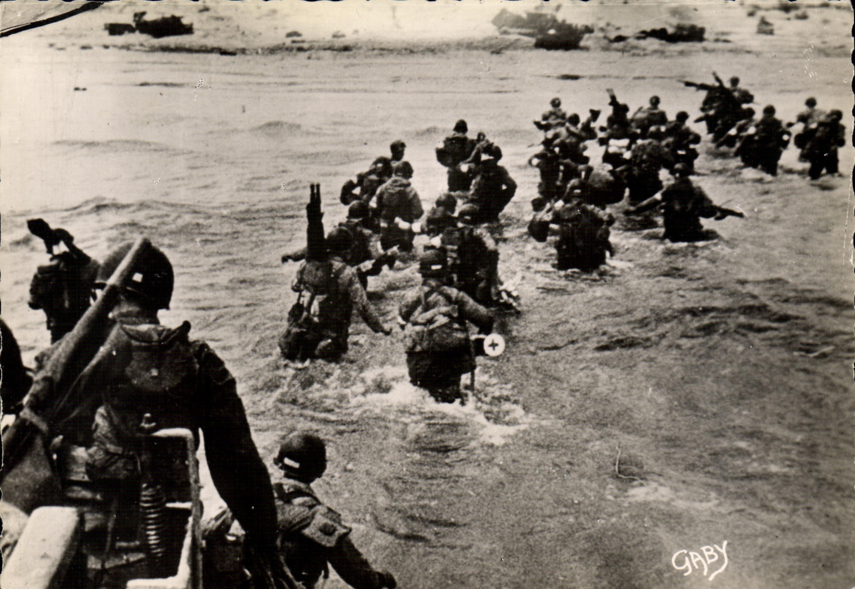 MODERN CARD Militaria 2nd world war Debarquement of Normandy Of the troops unloading on Al dimensions Norman