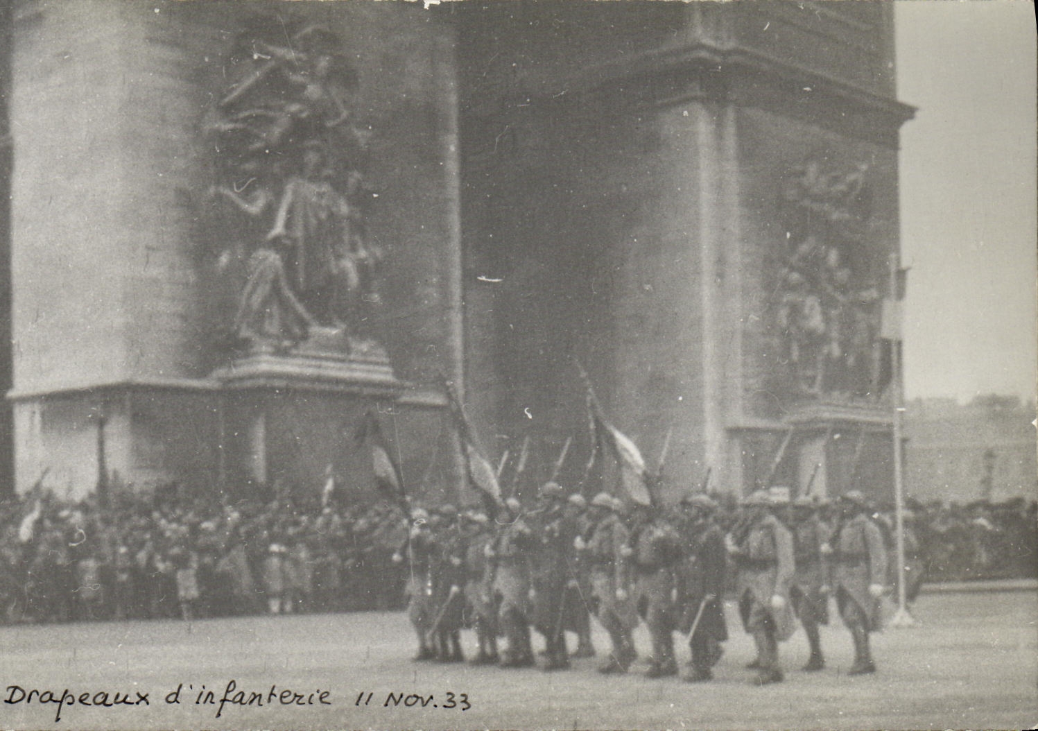 MODERN CARD Militaria Flags of infantry 11 NOC 1933