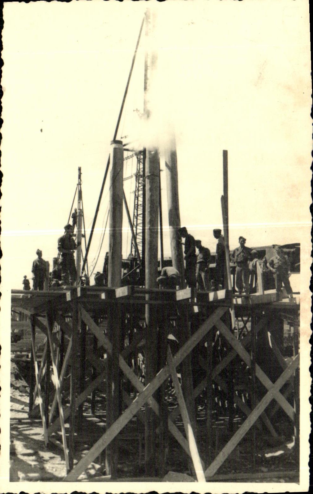 MODERN CARD Sinking (oil?)