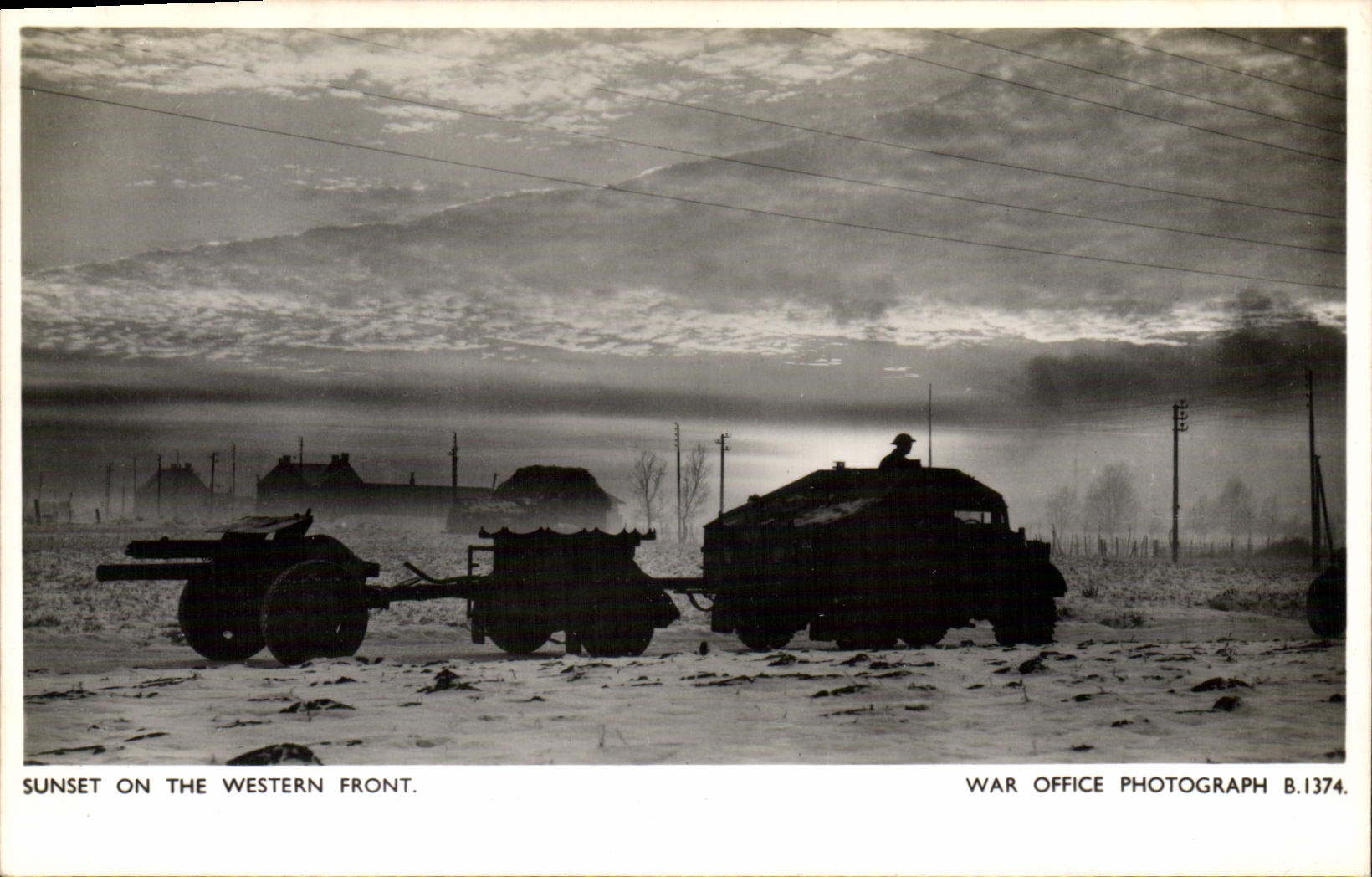 CPM Militaria 2eme guerre mondiale Sunset on the Western Front War office Canon