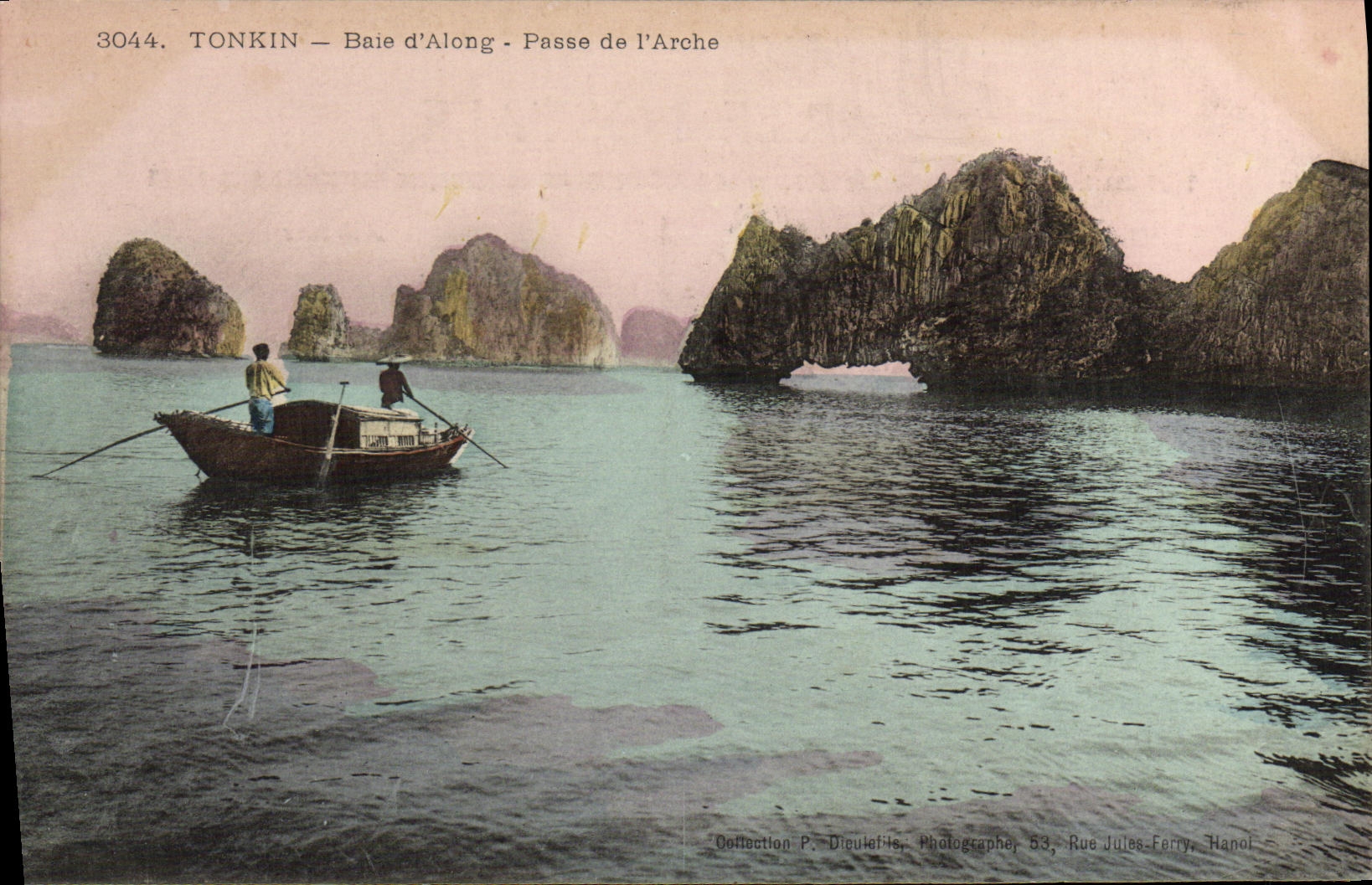 VINTAGE POSTCARD Indo-China Tonkin Baie of Along Passes from the arch