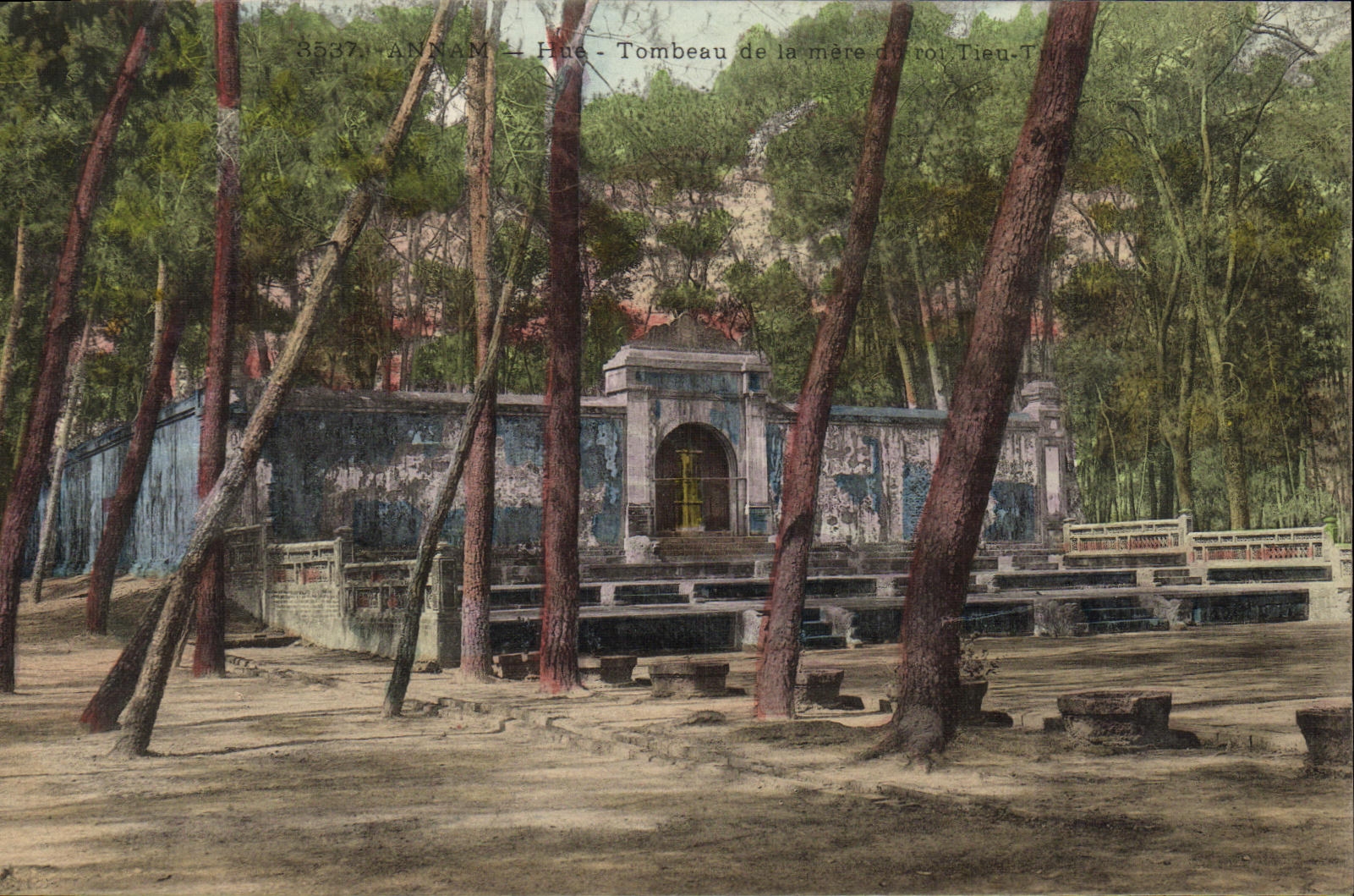 CPA Indochine Annam Hue Tombeau de la mere du roi Tieu Tru