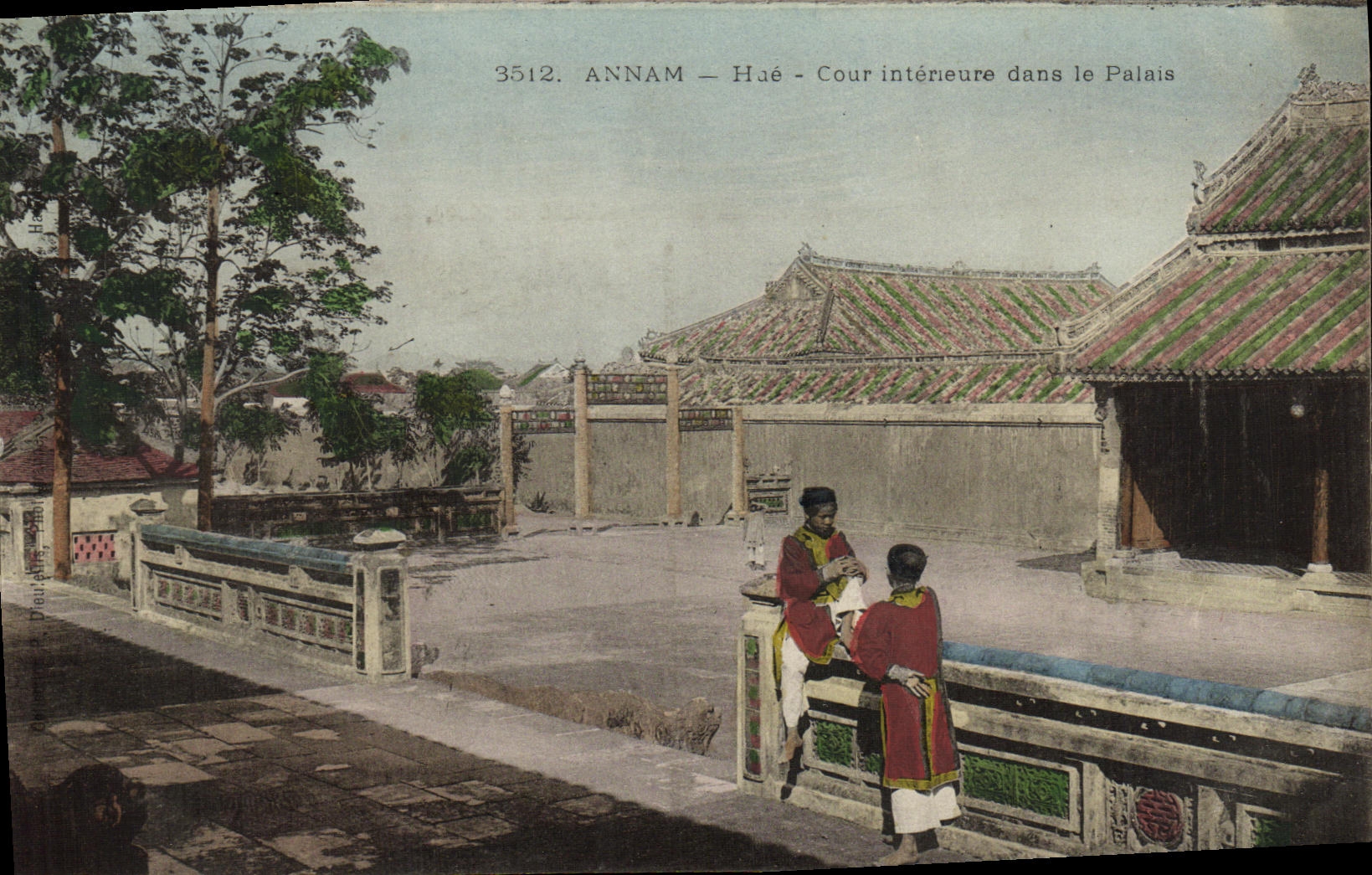 CPA Indochine Annam Hue Cour interieure dans le palais 