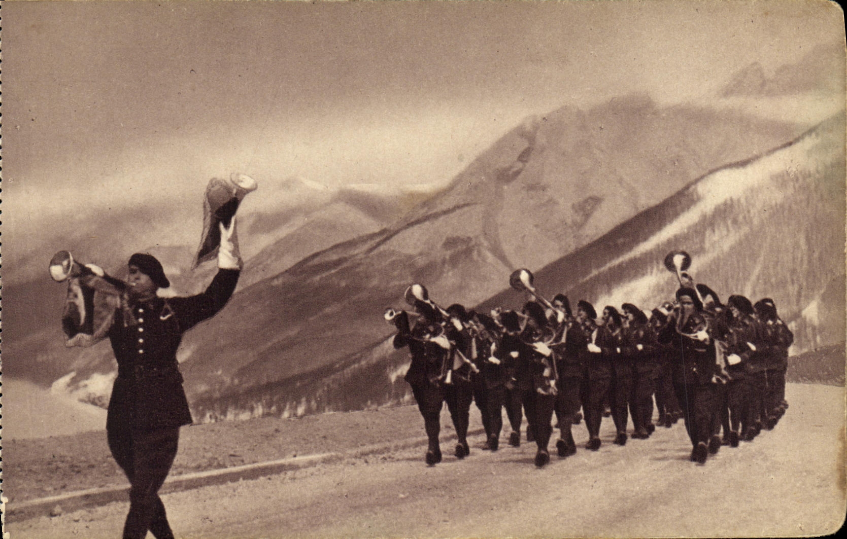 CPA Militaria Fanfare de chasseurs alpins