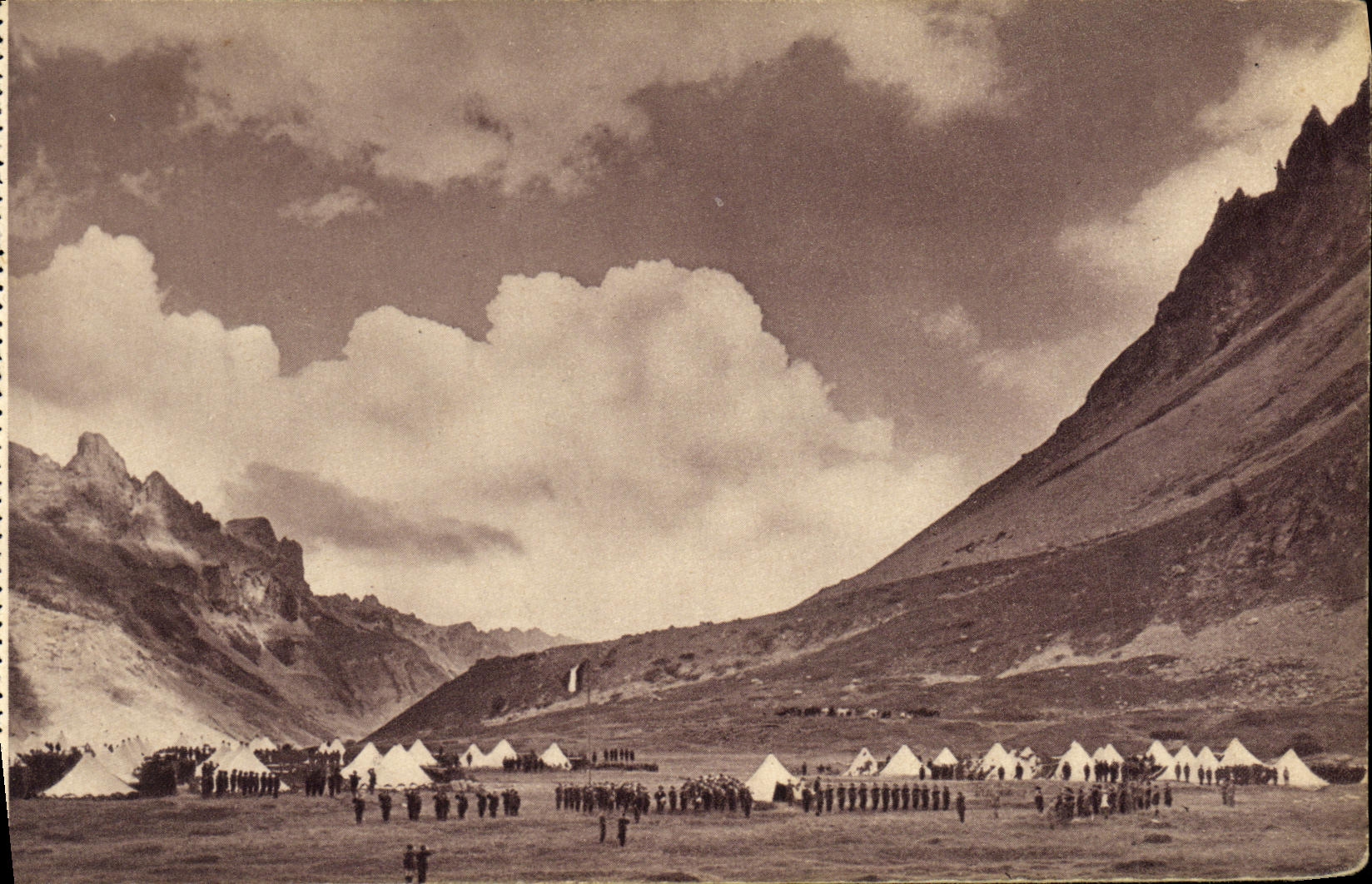 CPA Militaria Bicouac en montagne
