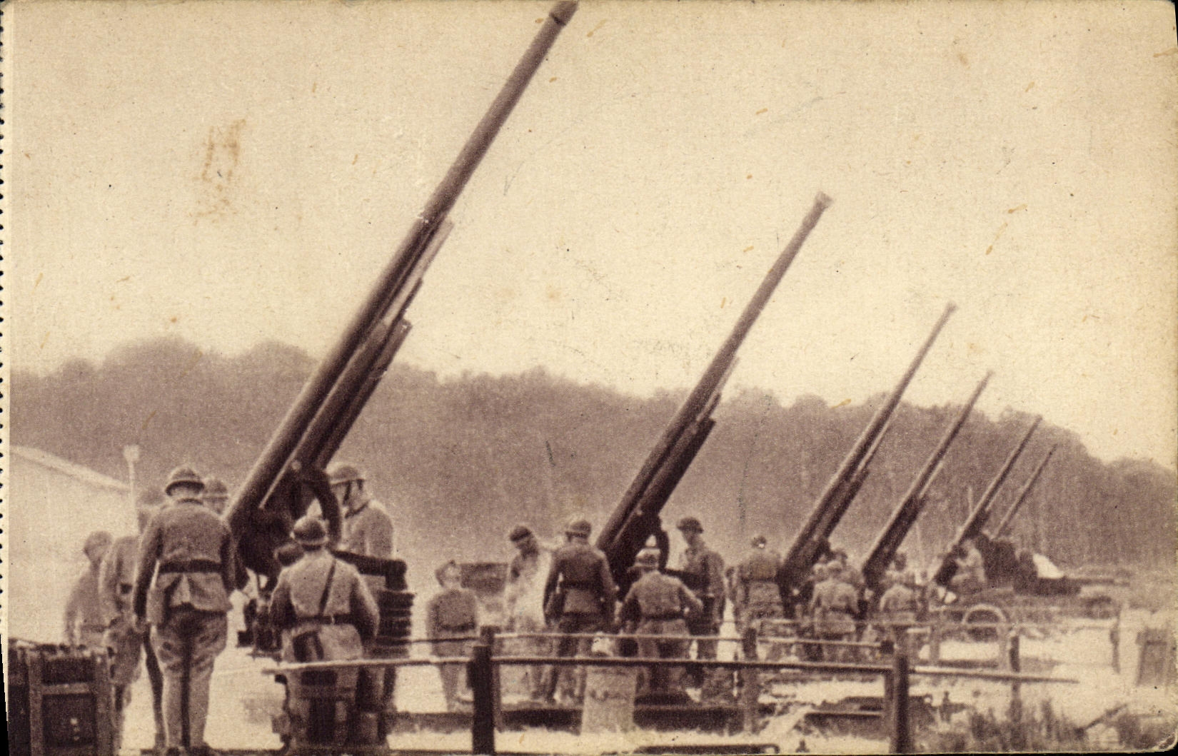 CPA Militaria Defense contre avions