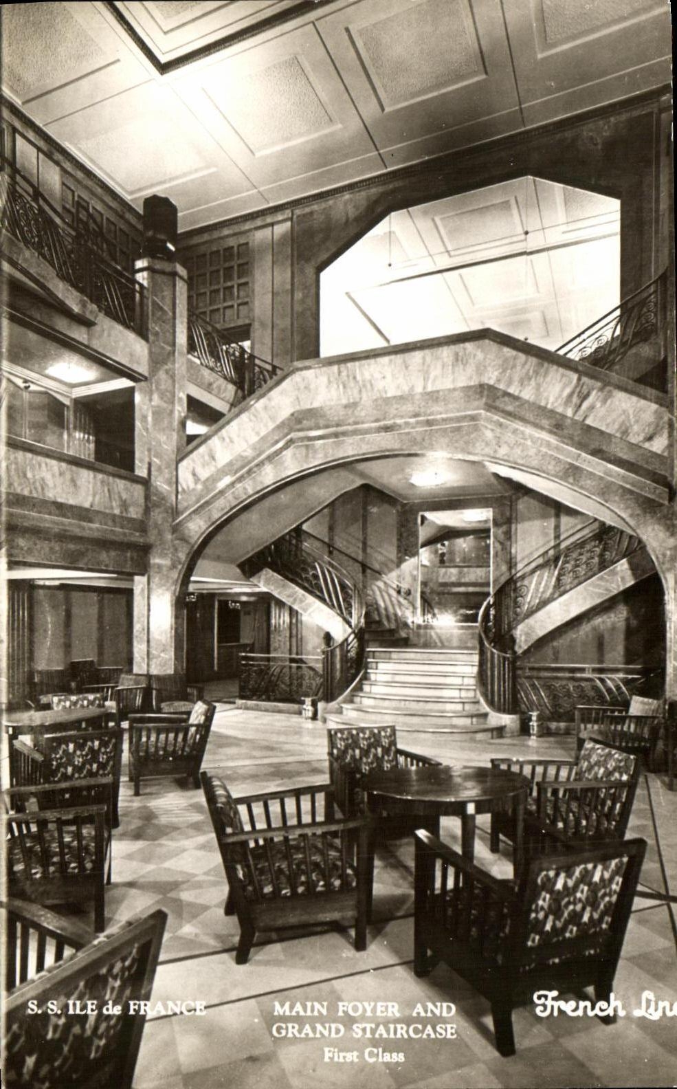 CPA Bateau Ile de France Main foyer and grand staircase