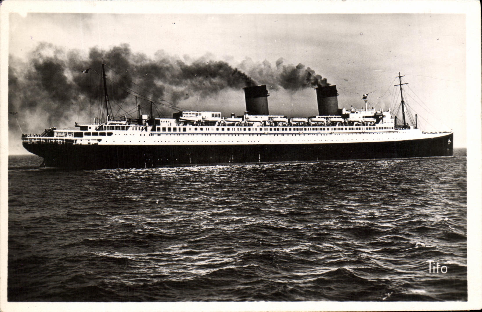 La línea del vapor de Ile de France del barco de la POSTAL de la VENDIMIA de Le Havre tiene Nueva York