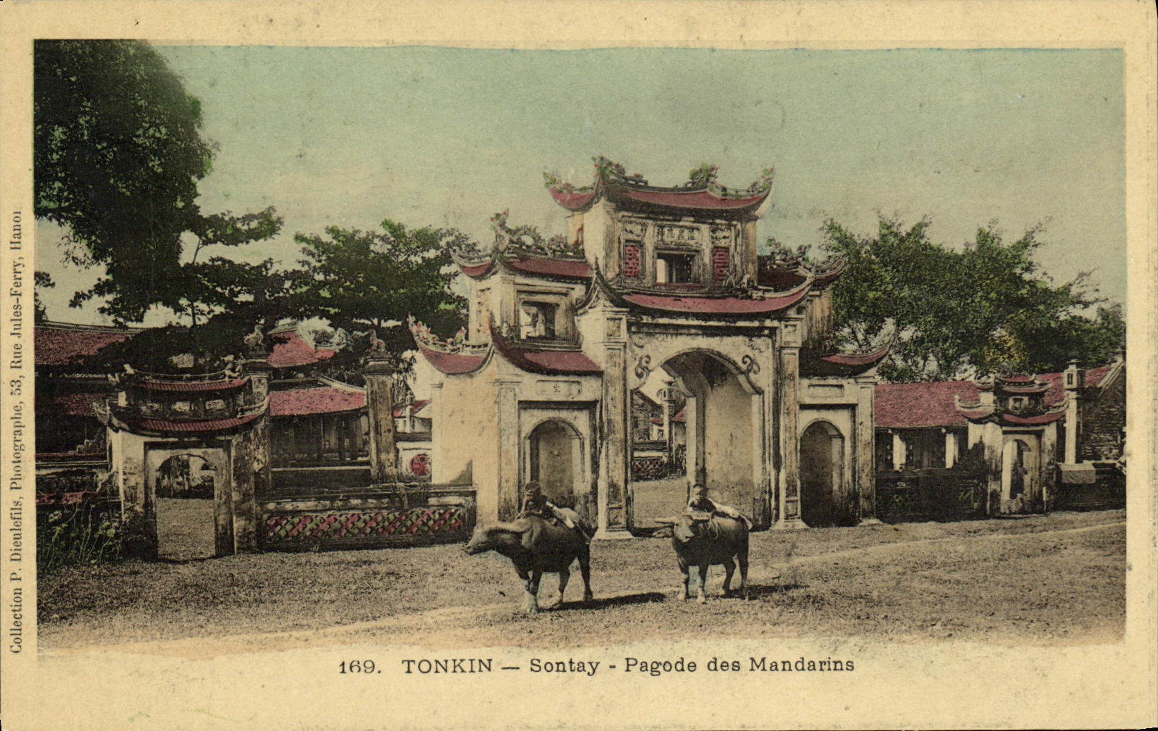 VINTAGE POSTCARD Tonkin Sontay Pagoda of Mandarins