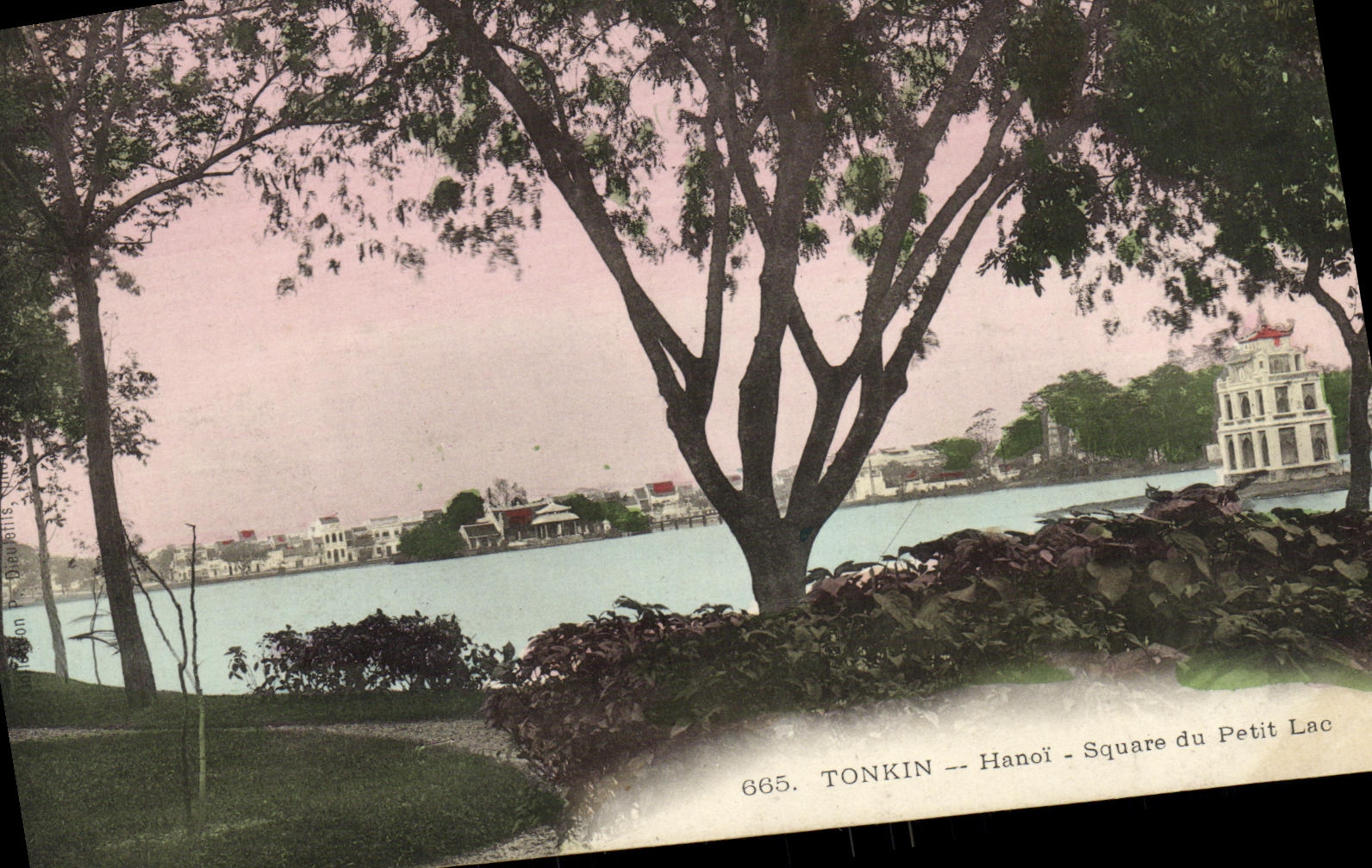 VINTAGE POSTCARD Tonkin Hanoi Public garden of the Small Lake