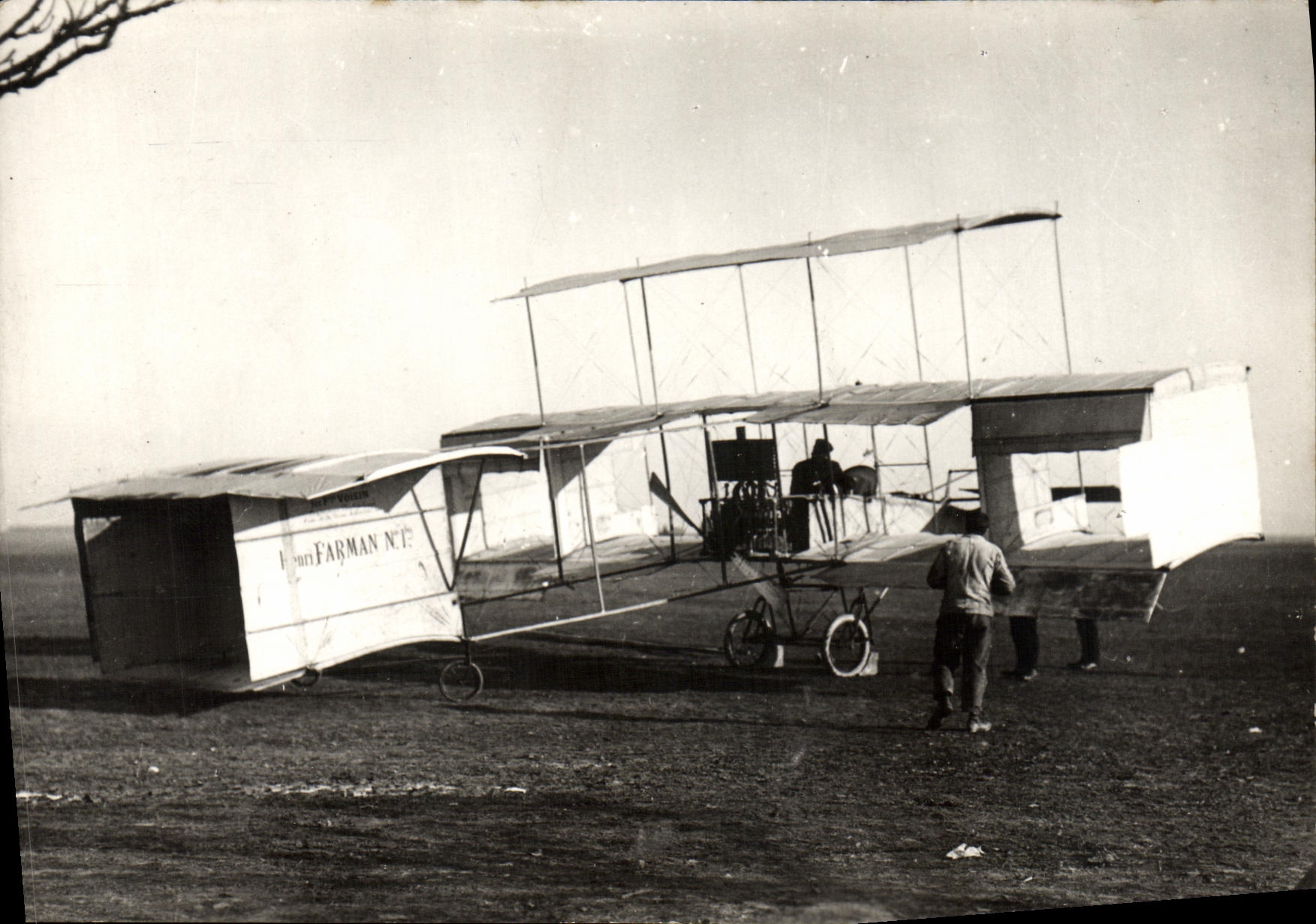 REPRO Paris Farman au sol