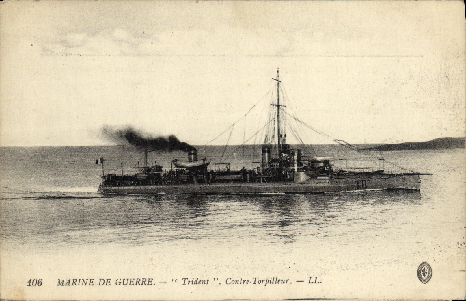 CPA Bateau Marine de Guerre Trident Contre Torpilleur 