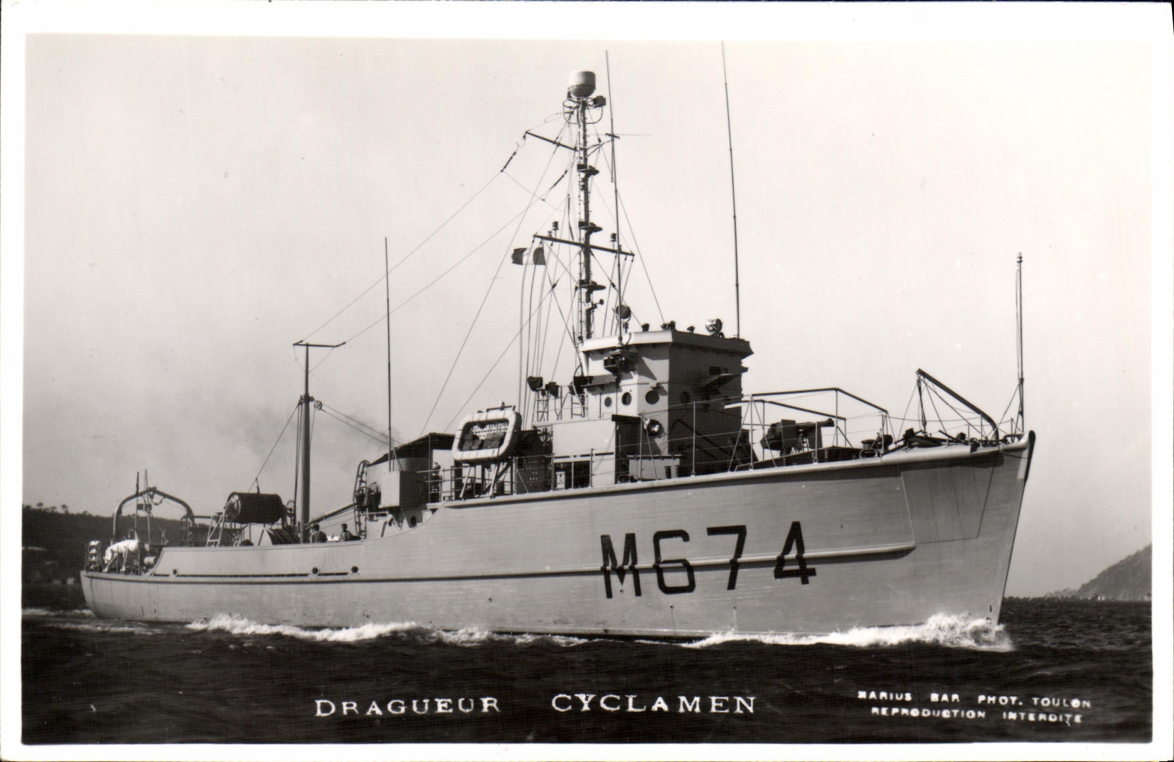 VINTAGE POSTCARD Mud lighter Cyclamen