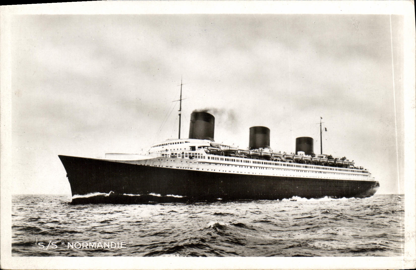CPA Bateau Transatiantique French Line Normandie
