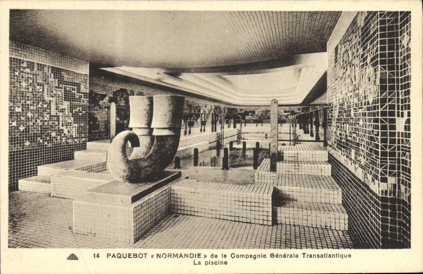 CPA Bateau Paquebot Normandie de la Compagnie Generale La piscine