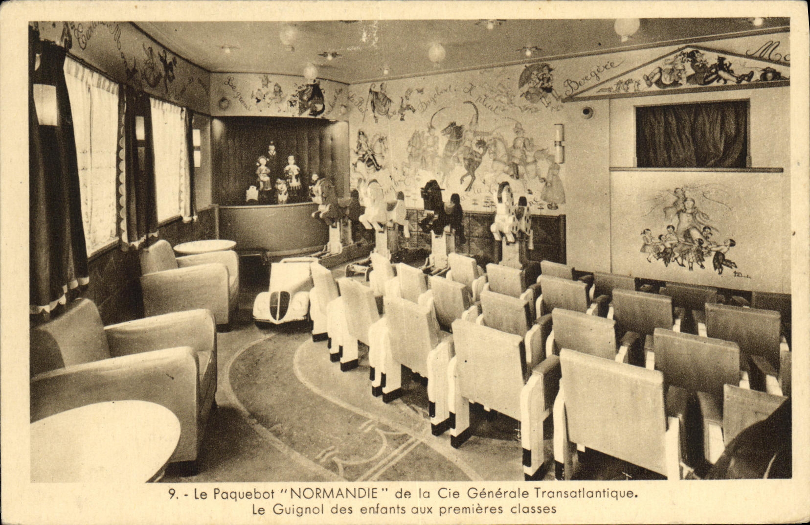 CPA Bateau Paquebot Normandie de la Compagnie Generale Transatlantique Le Guignol des enfants aux premieres classes