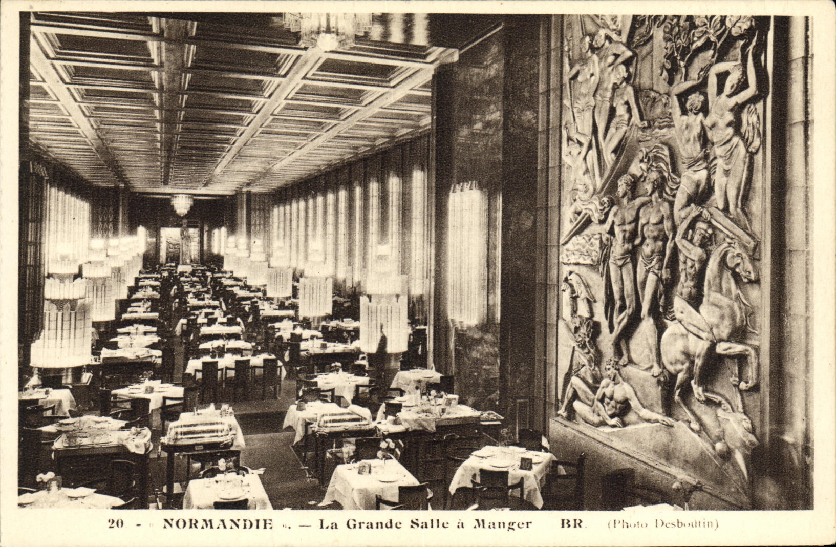 El vapor de Normandía del barco de la POSTAL de la VENDIMIA del cuarto grande tiene pesebre