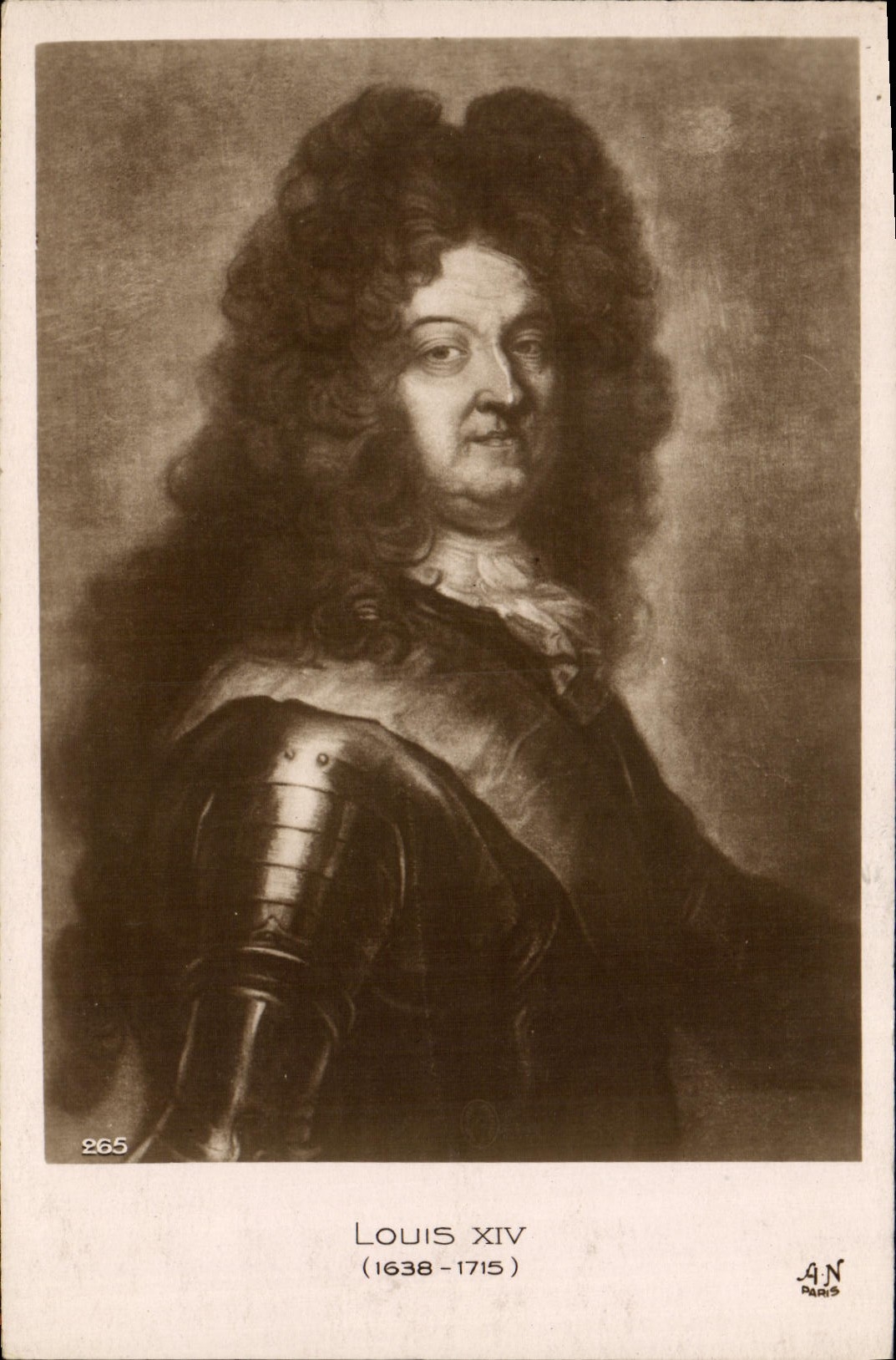 VINTAGE POSTCARD Museum Of Blois Louis XIV