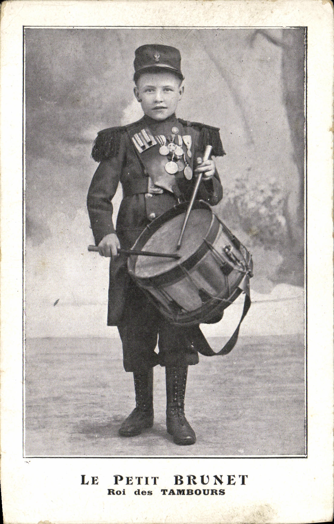 VINTAGE POSTCARD Fantasy small Brunet King of the rambours