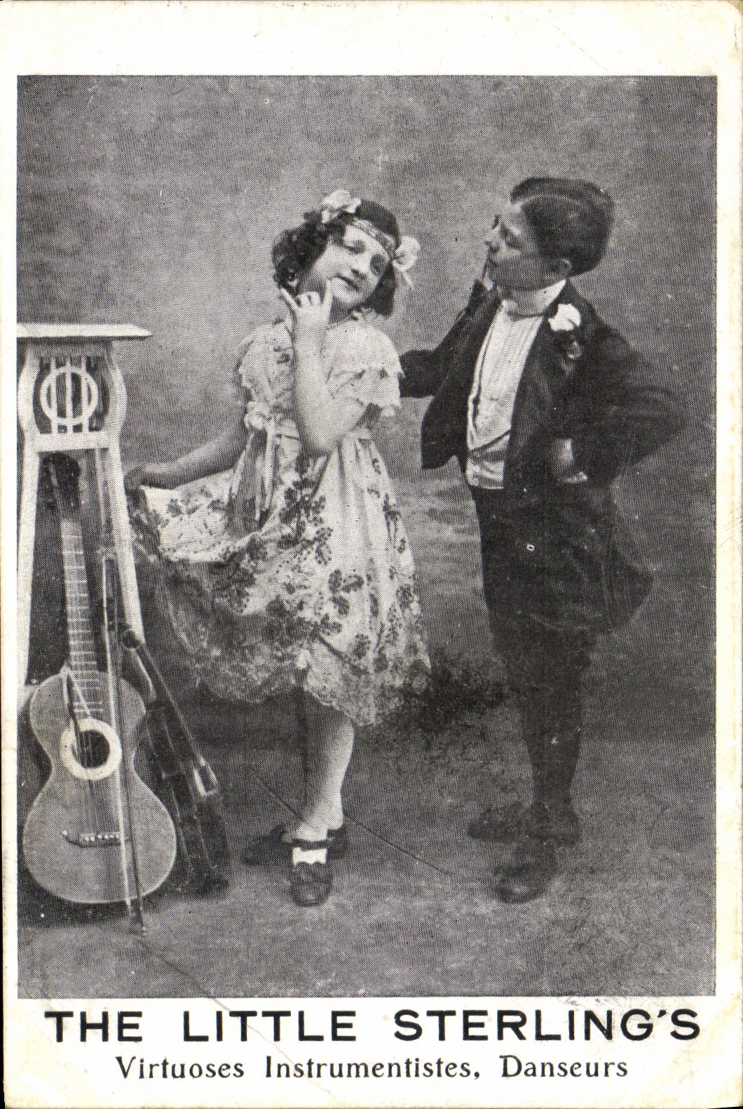 POSTAL de la VENDIMIA los pequeños virtuosos de las guitarras de los bailarines de Sterling S