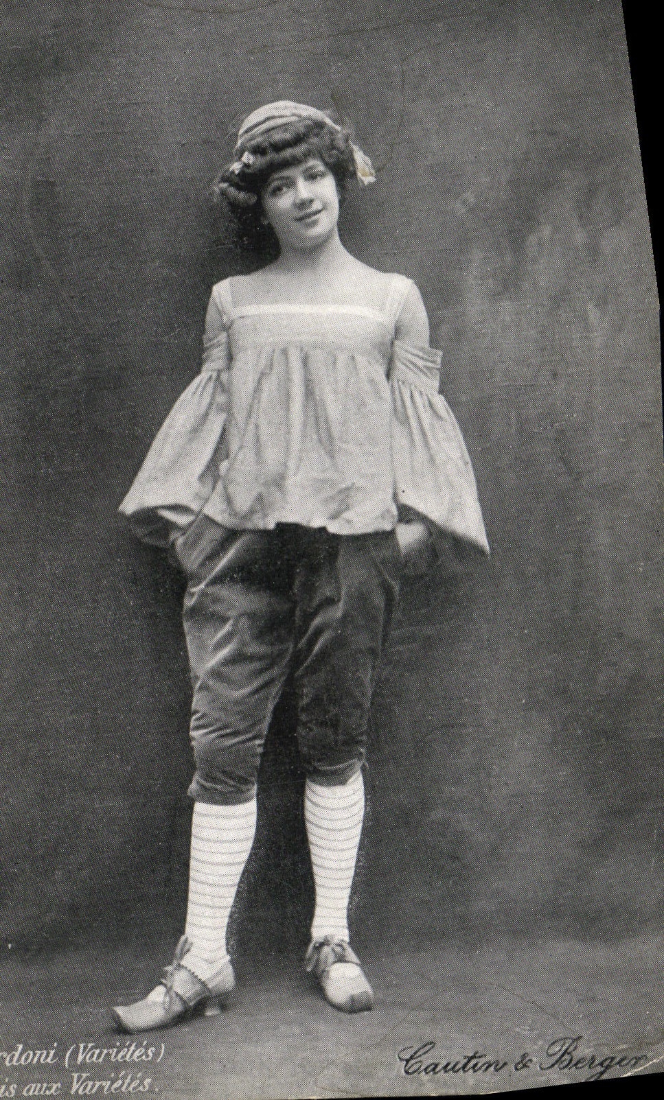 Teatro Bordoni París de la POSTAL de la VENDIMIA con las variedades