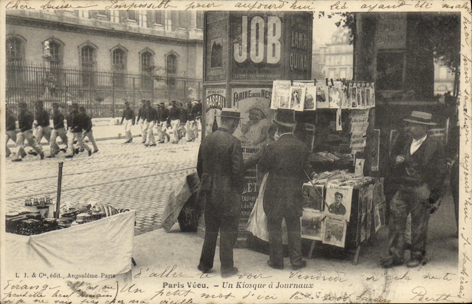VINTAGE POSTCARD Paris Lived a newsstand TOP