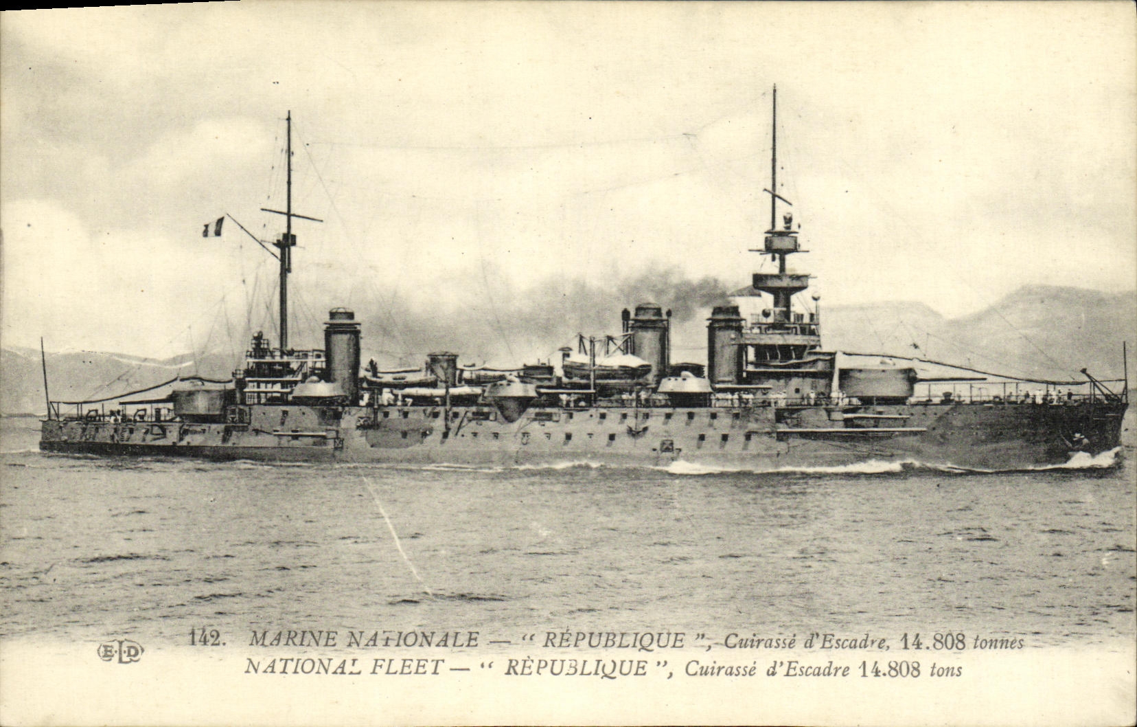 CPA Bateau Cuirasse d'escadre REpublique
