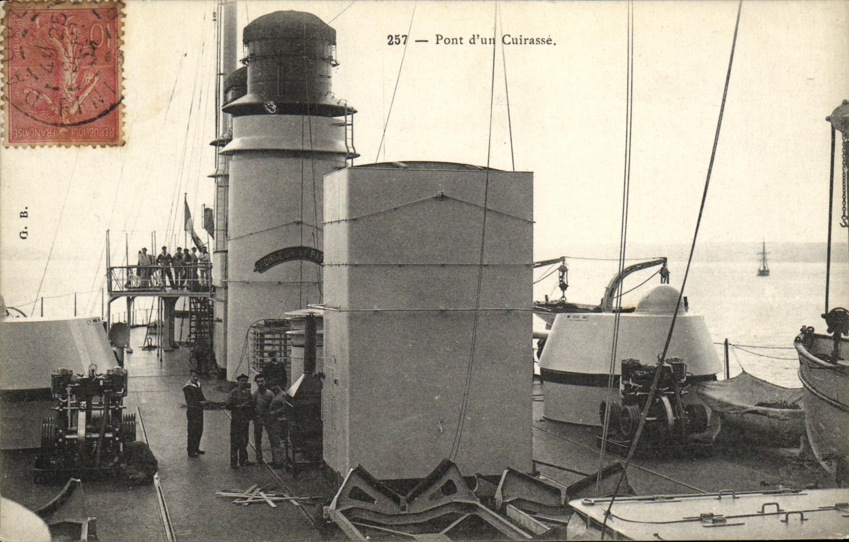 CPA Bateau Pont d'un cuirasse