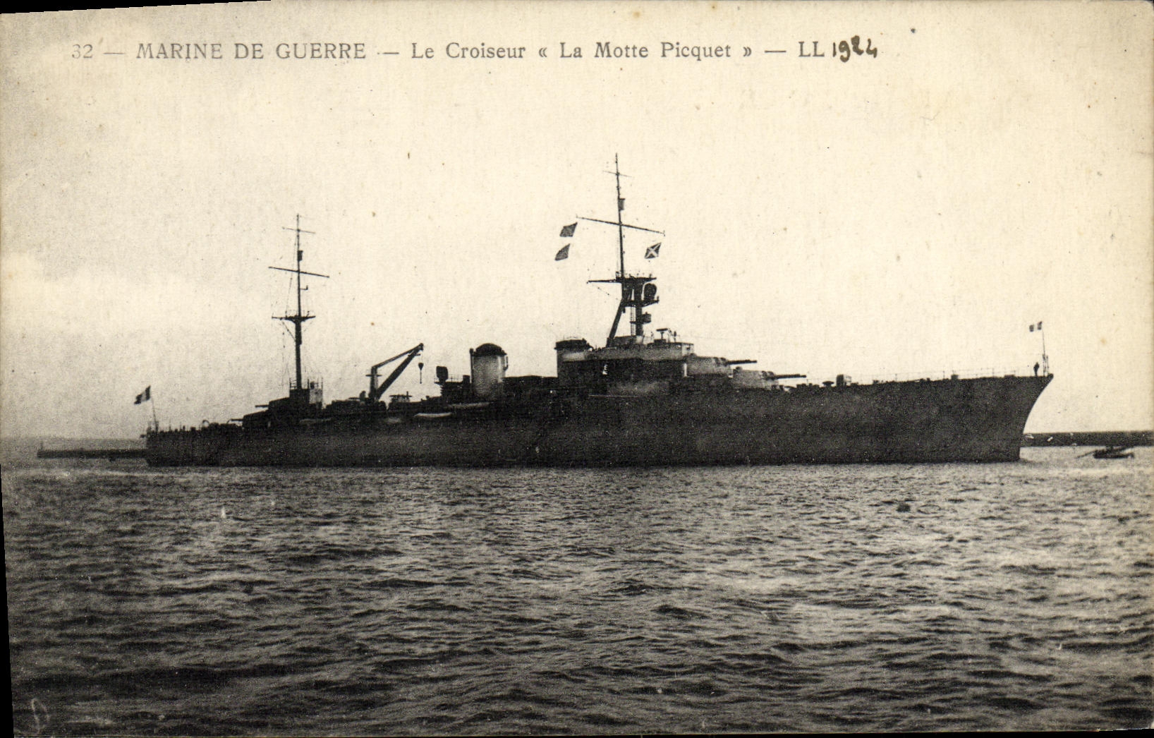 CPA Bateau Croiseur La motte picquet