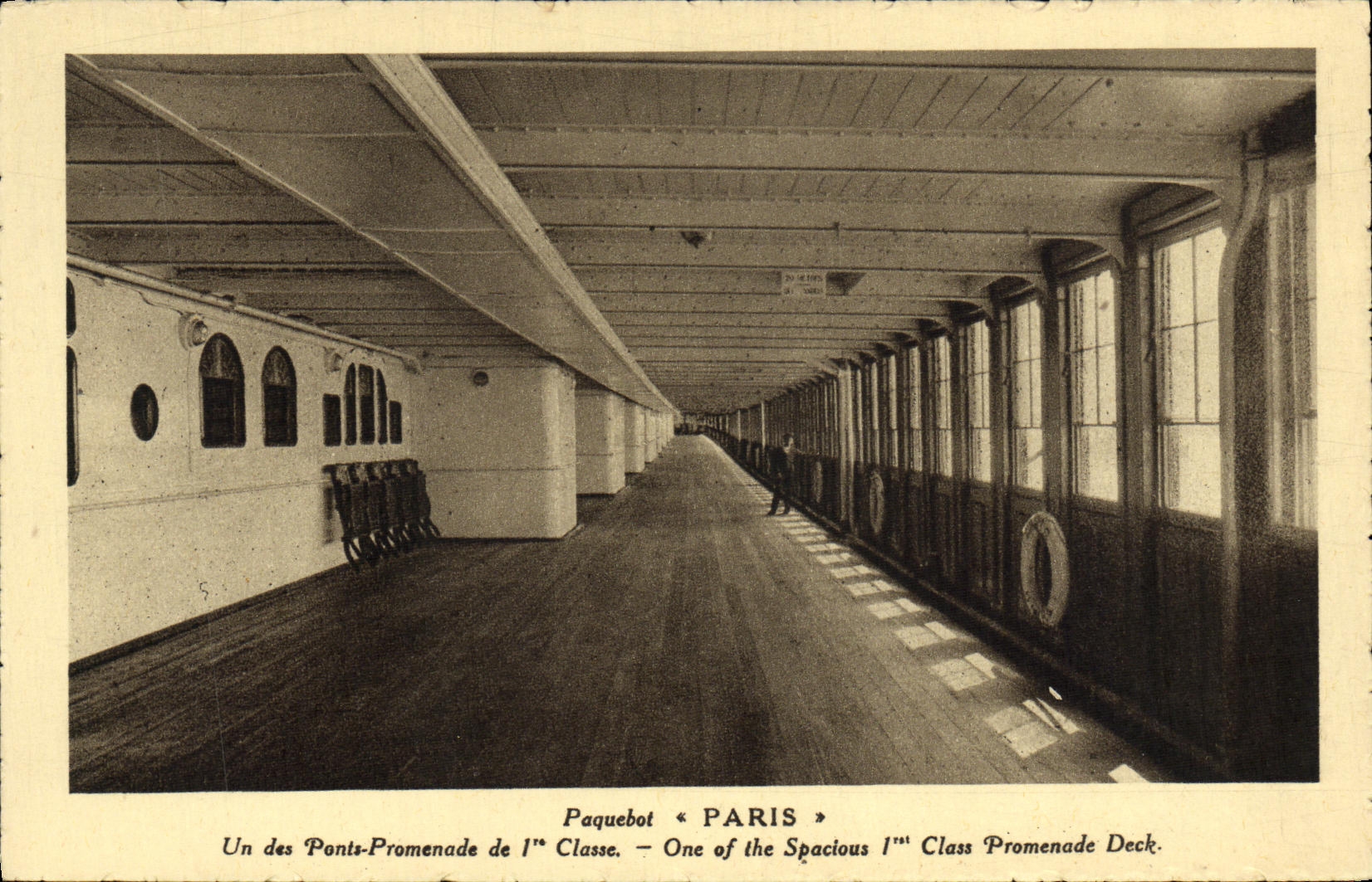 CPA Bateau Paquebot Paris Un des ponts de 1ere classe 