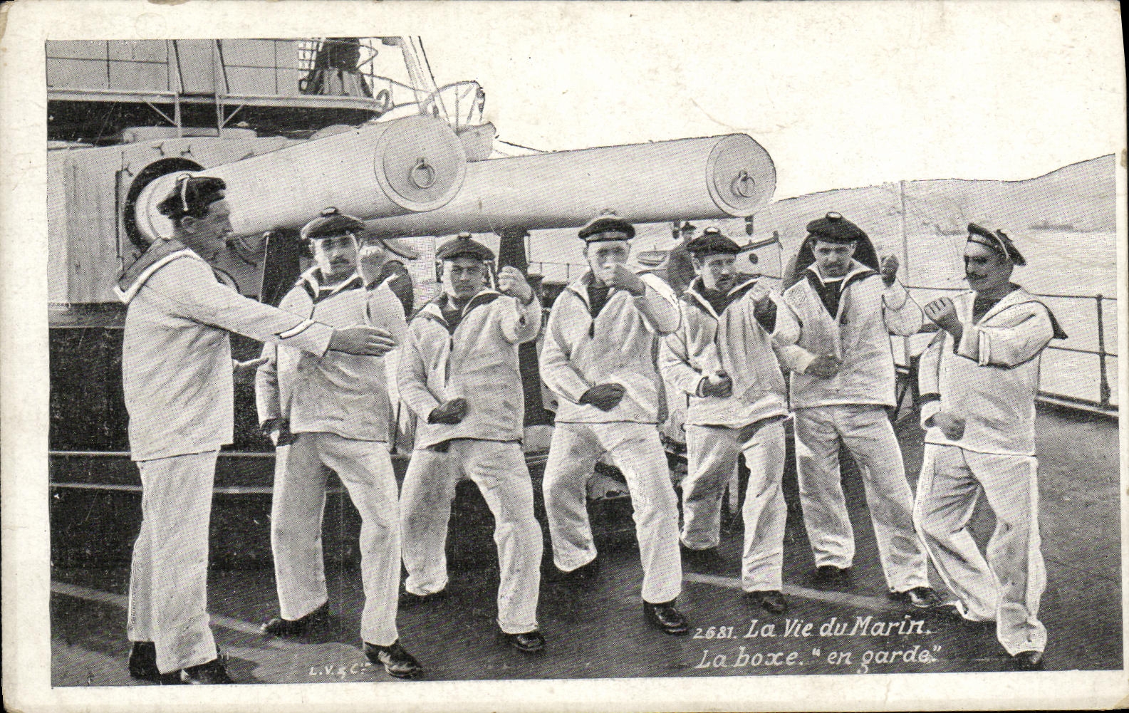 CPA Bateau La vie du marin Le boxe En garde