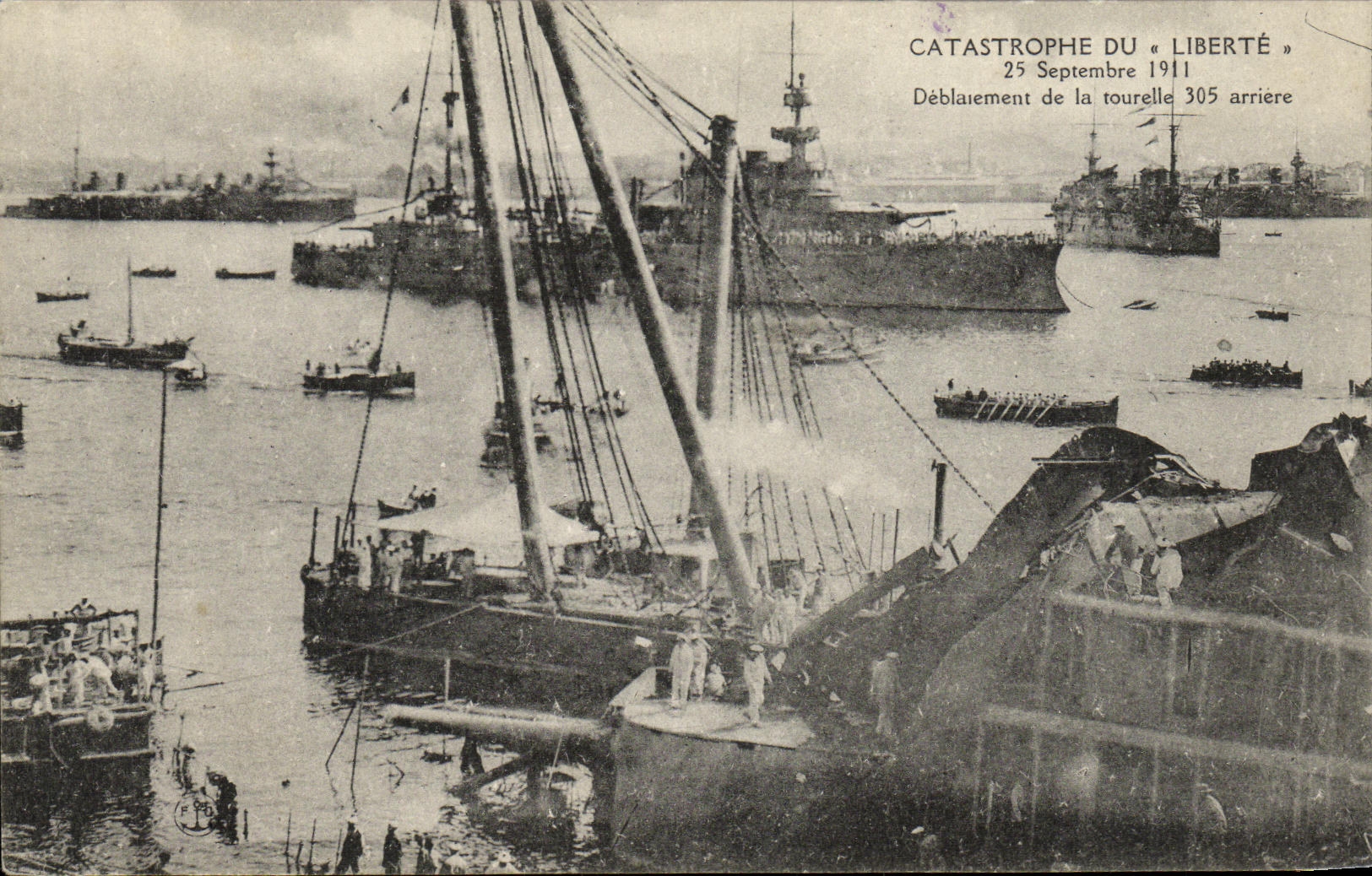 CPA Bateau Catastrophe du Liberte 1911 Deblaiement de la tourelle
