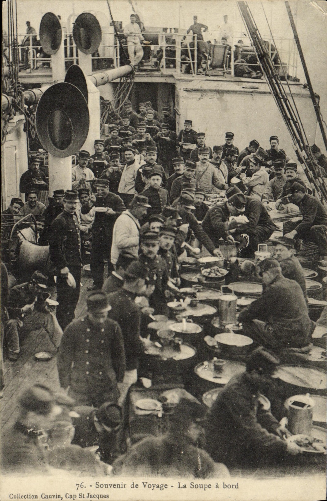 CPA Souvenir de voyage La soupe a bord