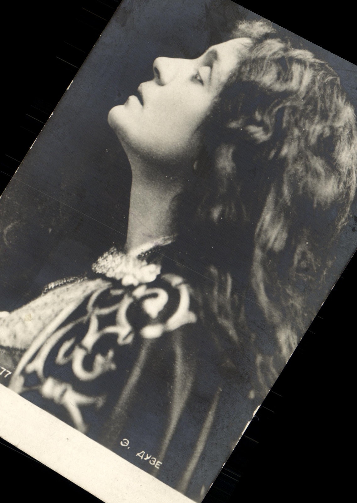 CPA Fantaisie Femme Russie Russia Aritste