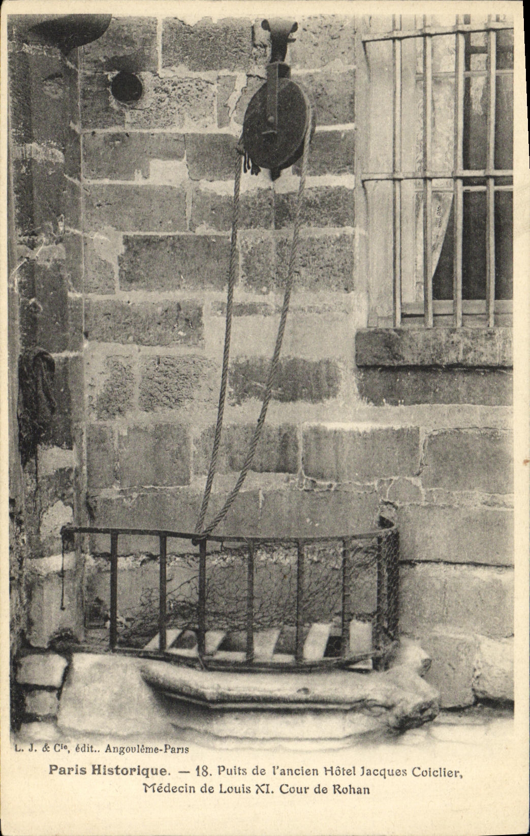 CPA Paris puits de l'ancien hotel Jacques Coiclier Medecin de Louis XI Cour de Rohan 