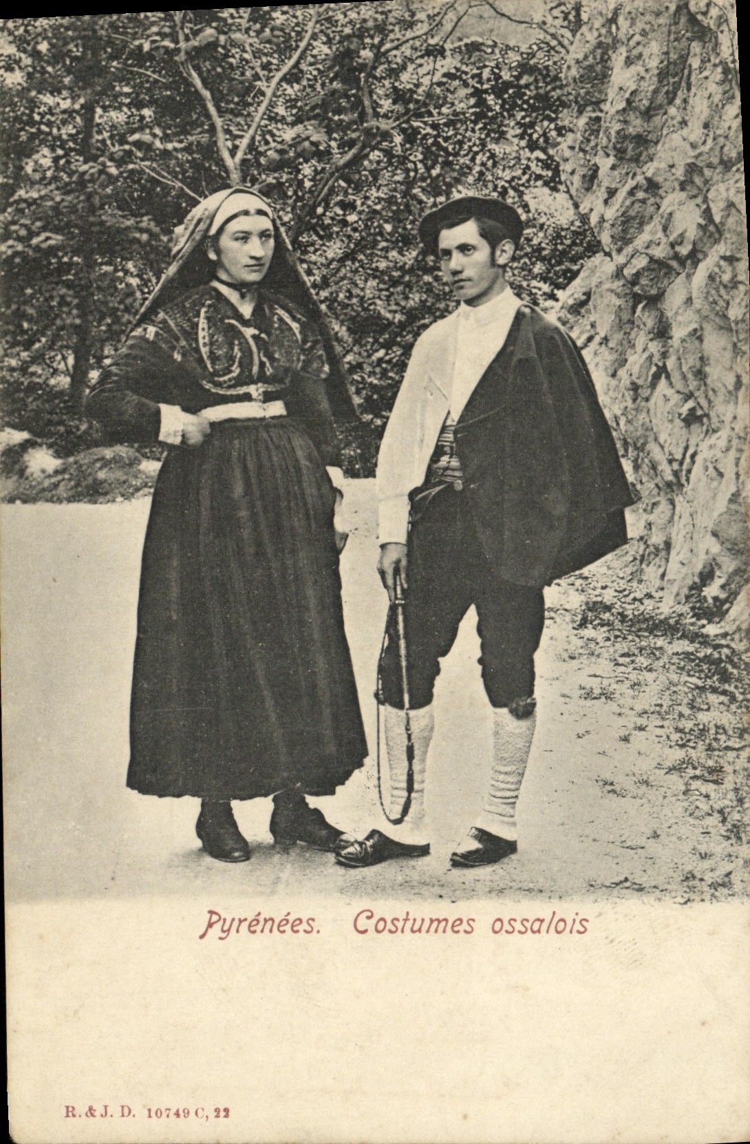 CPA Pyrenees Costumes Ossalois Folklore 