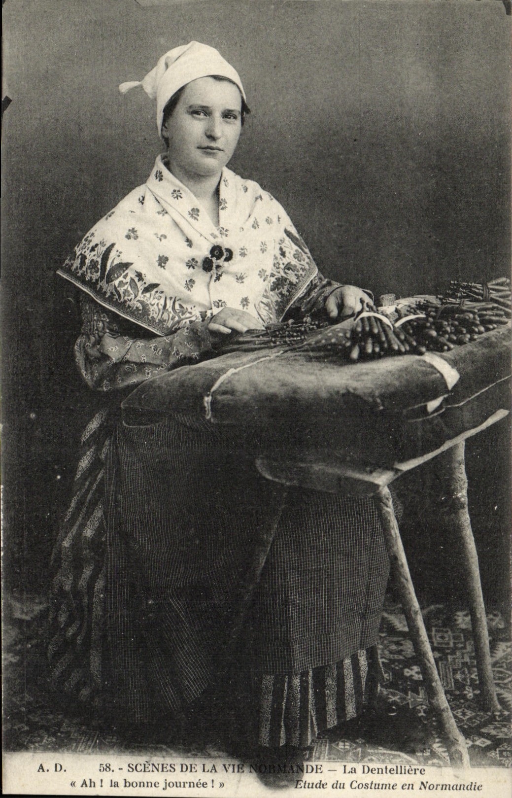 CPA Normandie Dentelliere 