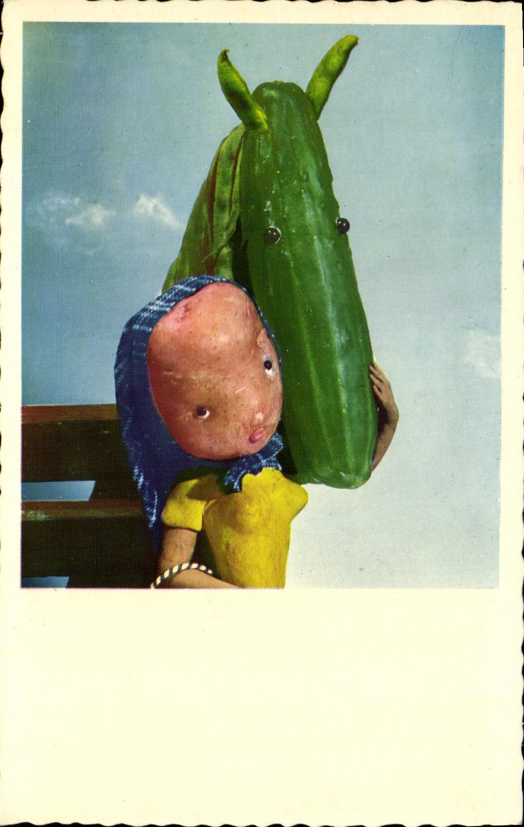 VINTAGE POSTCARD Comcombre