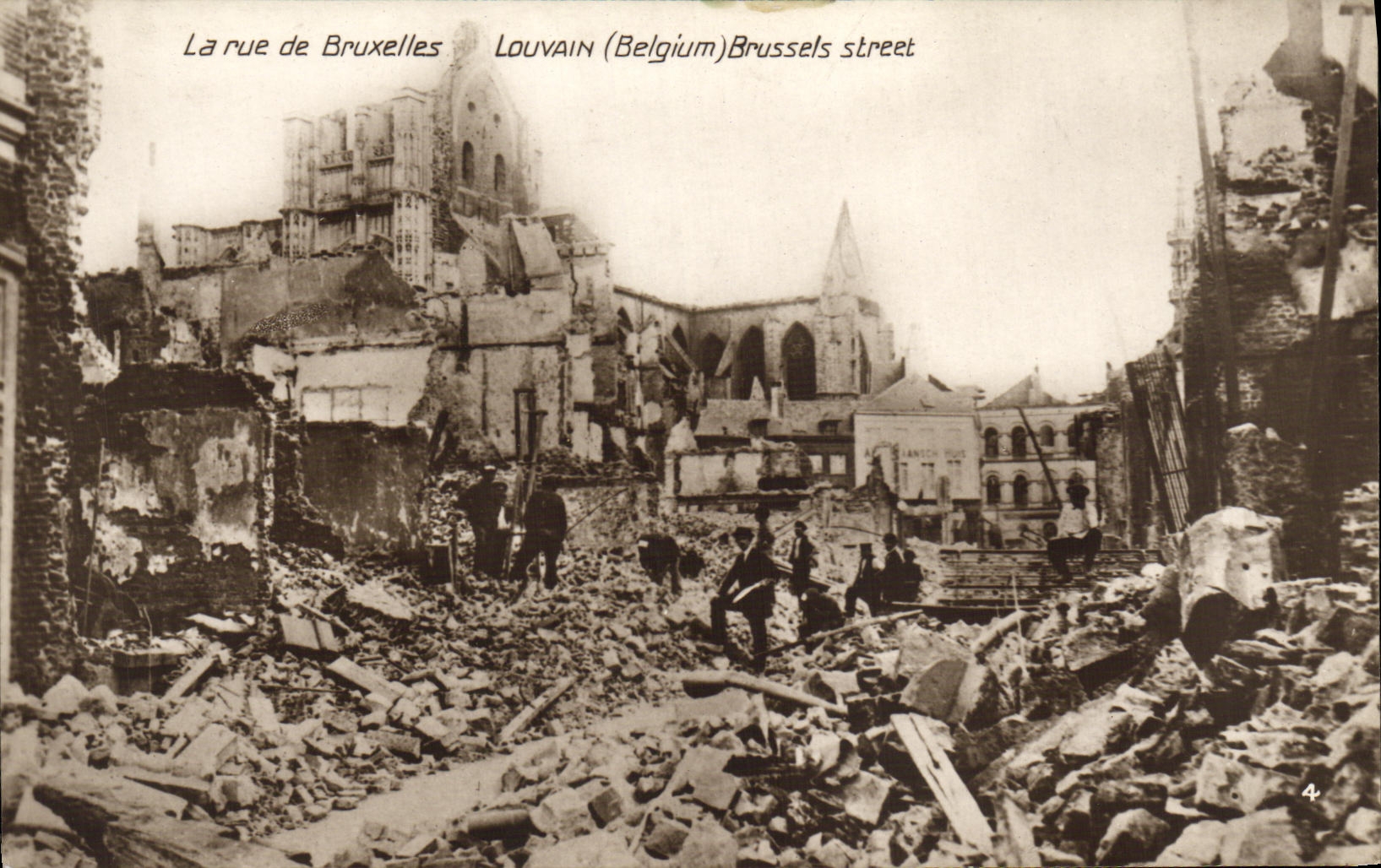 CPA la rue de Bruxelles Louvain Militaria