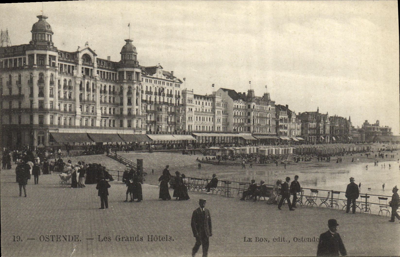 VINTAGE POSTCARD Ostend large hotels
