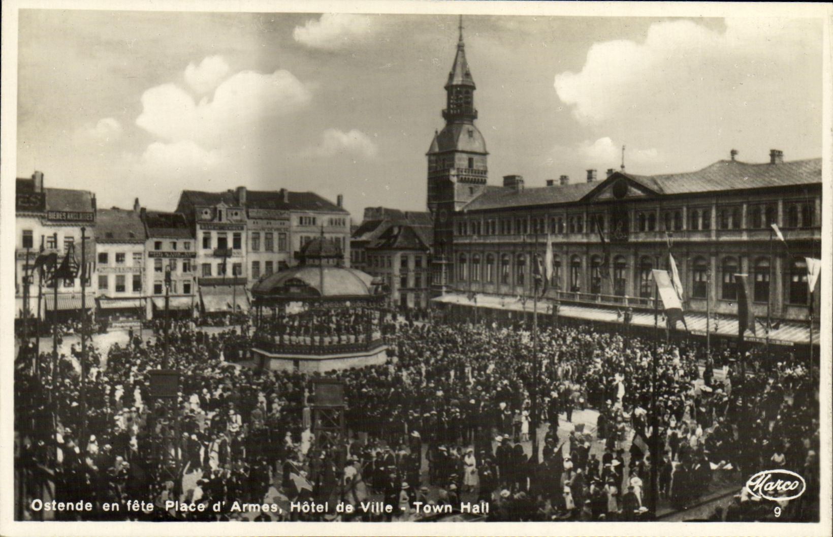 VINTAGE POSTCARD Ostend celebrates of it Place of weapons Town hall