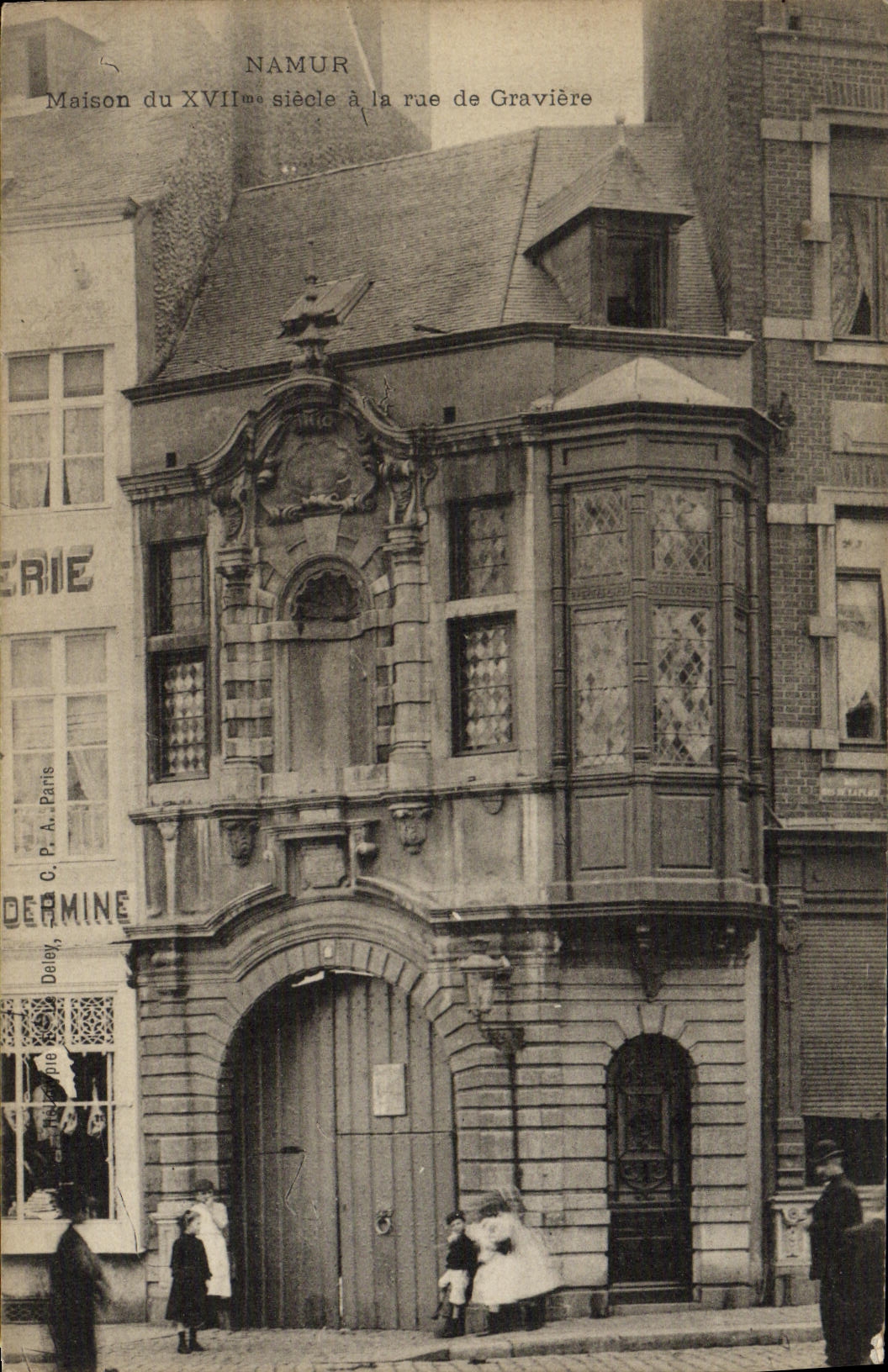 VINTAGE POSTCARD Namur House of 17th with the street of Gravel pit