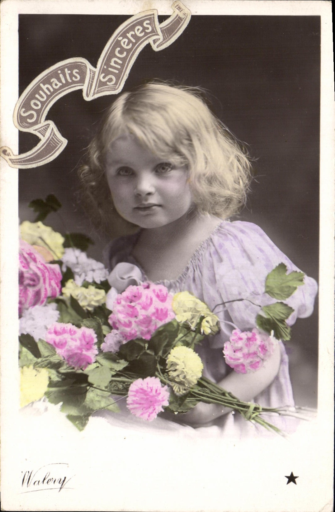 CPA Fantaisie Enfant Fleurs